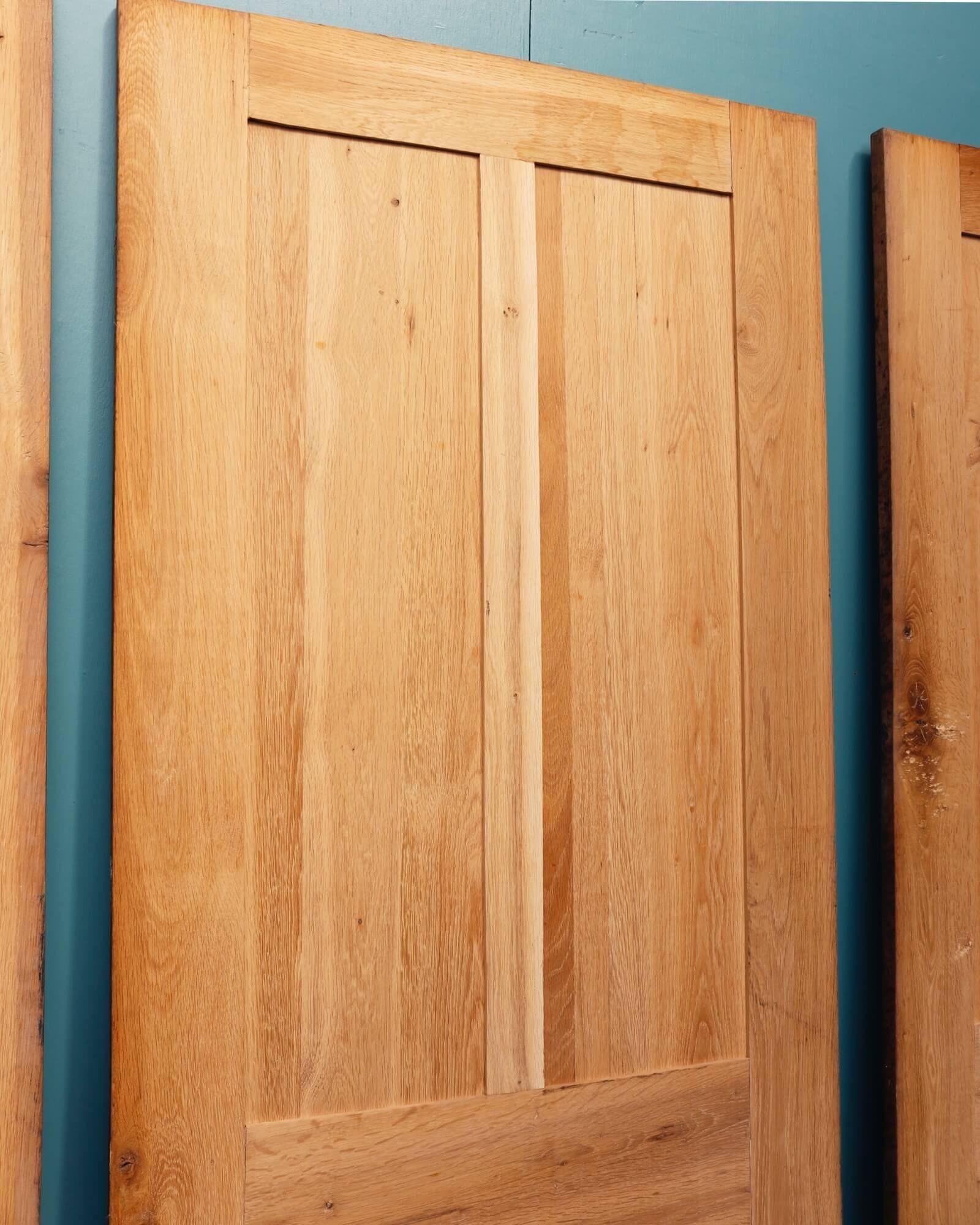 Contemporary Set of 6 Reclaimed 4-Panel Oak Interior Doors For Sale