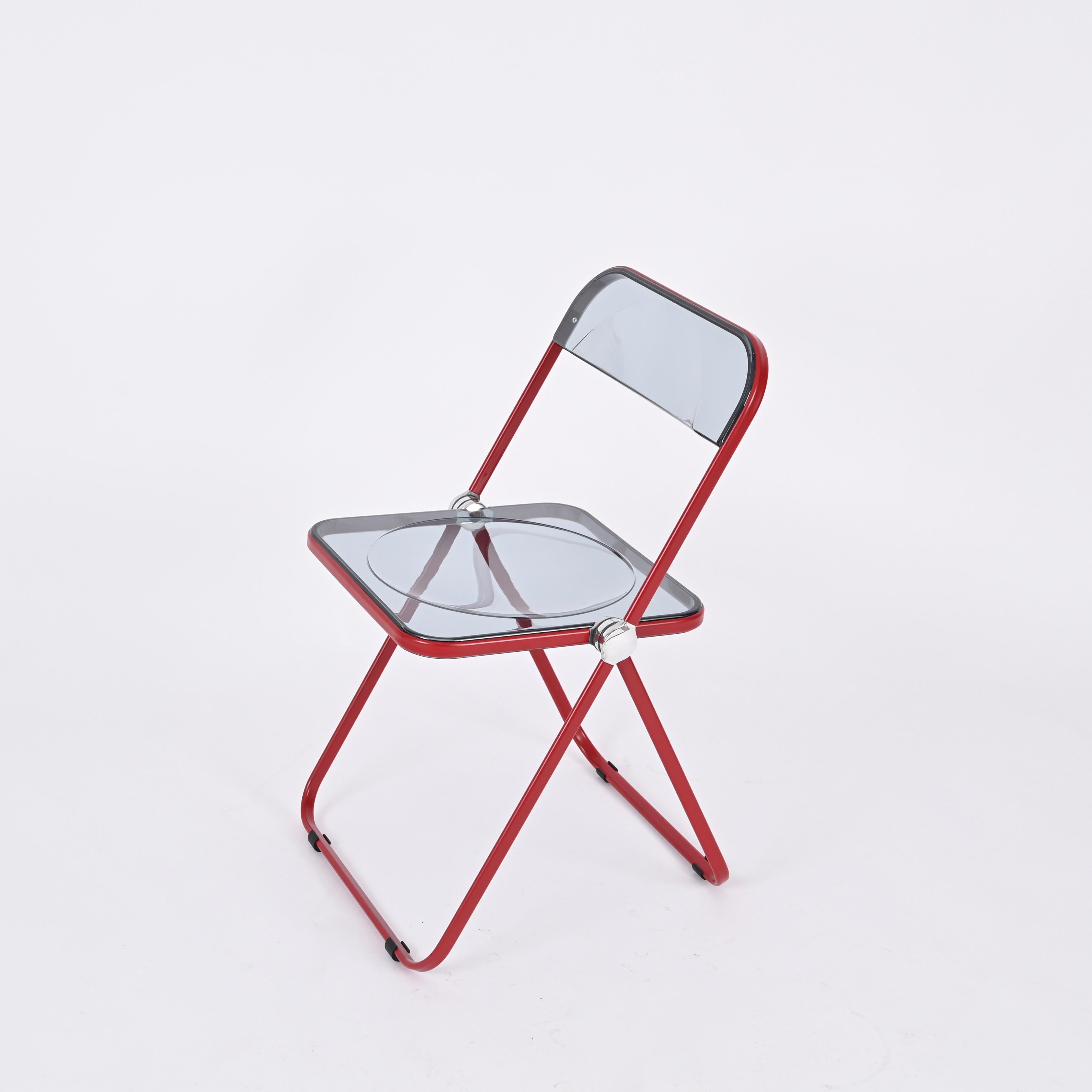 Set of 6 Red and Smoked Lucite Plia folding chairs by Piretti for Castelli Italy In Excellent Condition For Sale In Roma, IT
