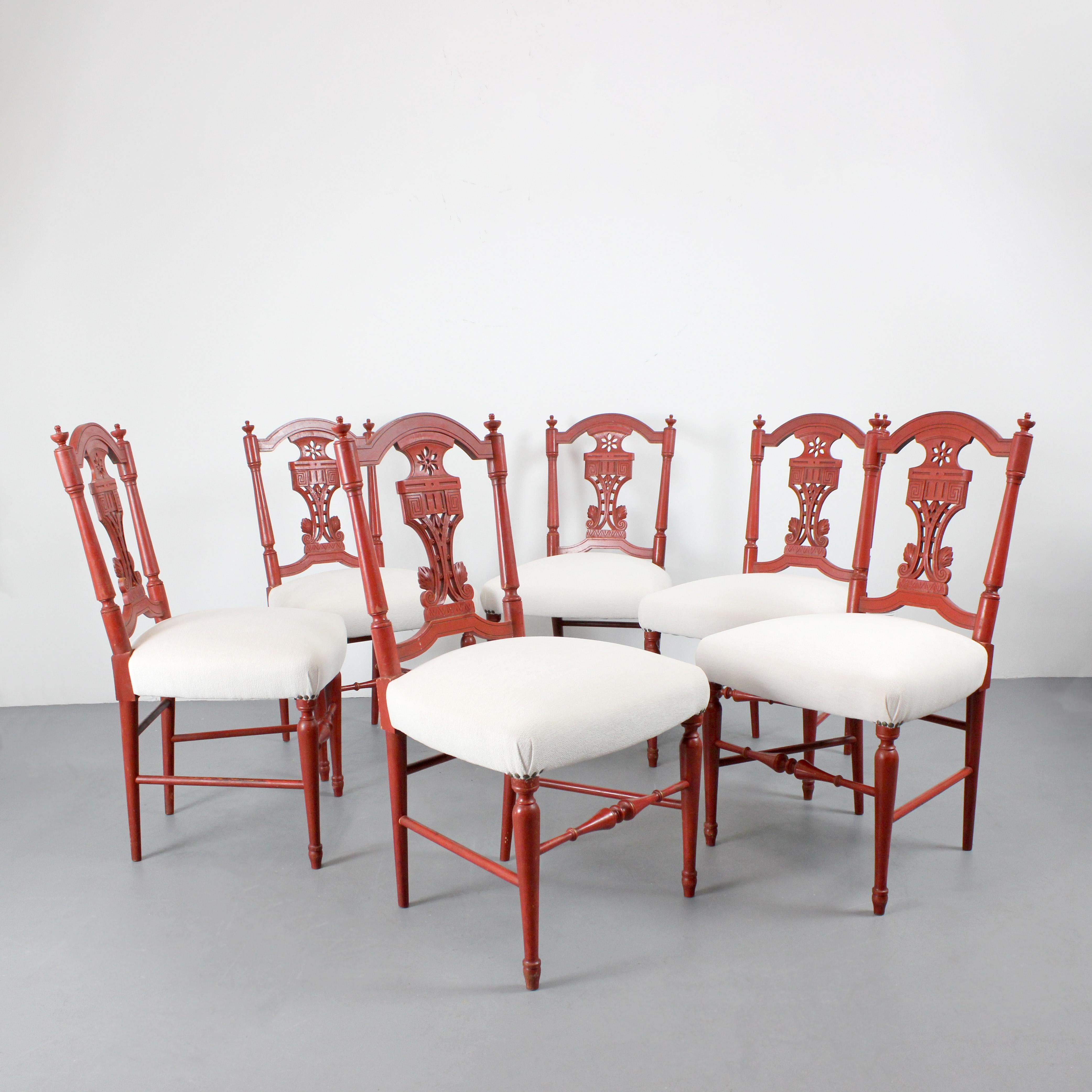 Lacquered Set of 6 red lacquered wooden chairs in Neoclassical style For Sale