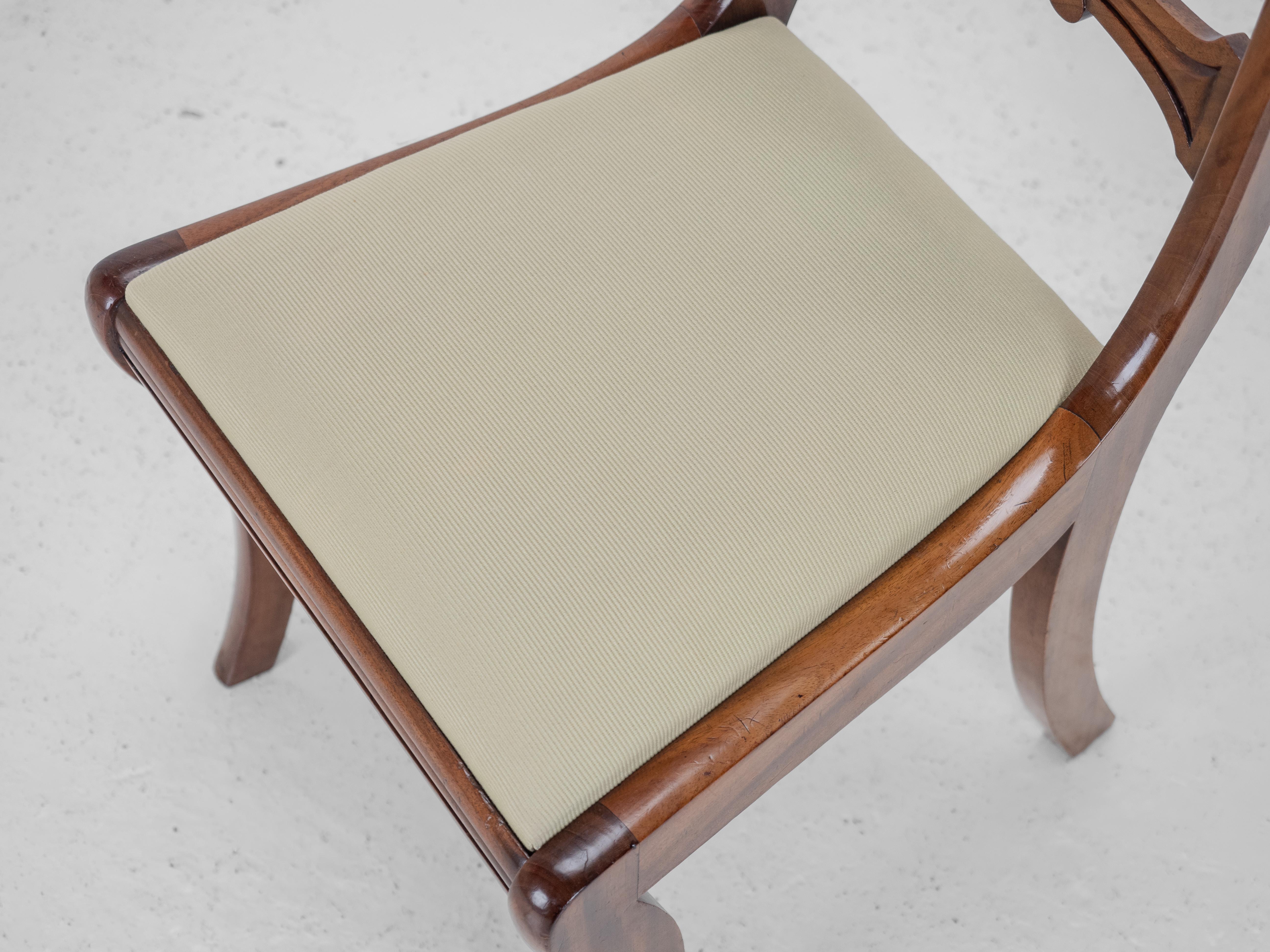 Set di 6 sedie da pranzo con schienale in mogano Regency con gambe a sciabola c1820 (Giorgio III IV) in vendita 13
