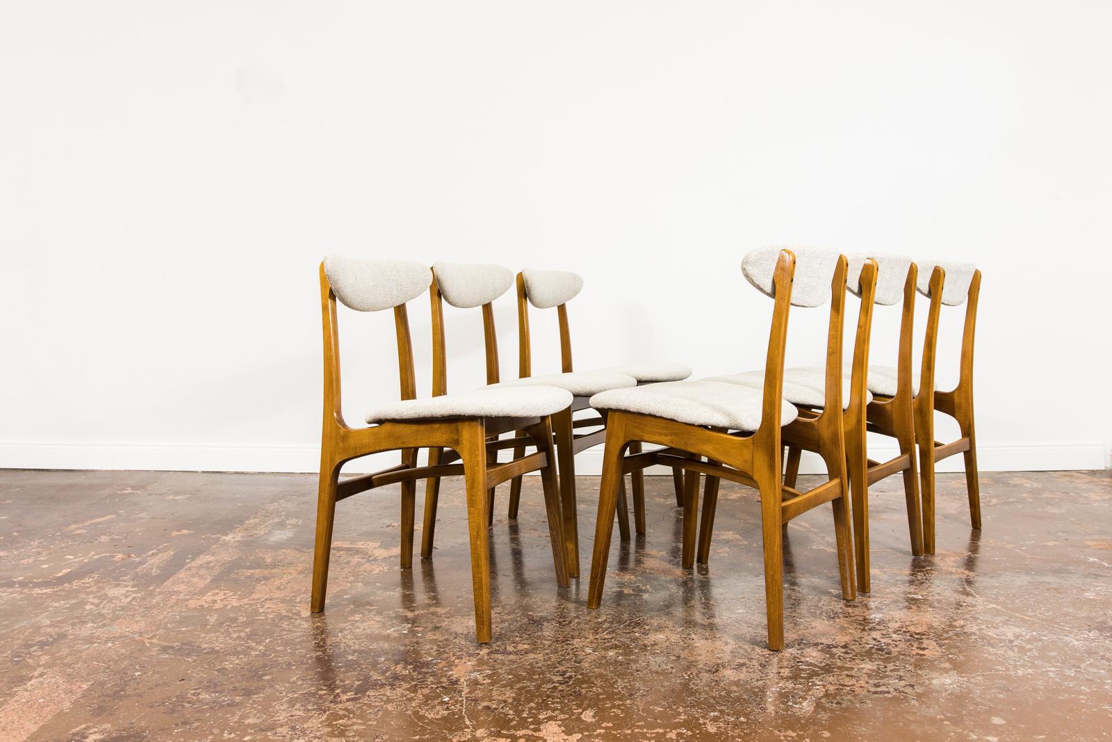 Set of 6 Restored Beige Dining Chairs by Rajmund Teofil Hałas, 1960's In Good Condition In Wroclaw, PL