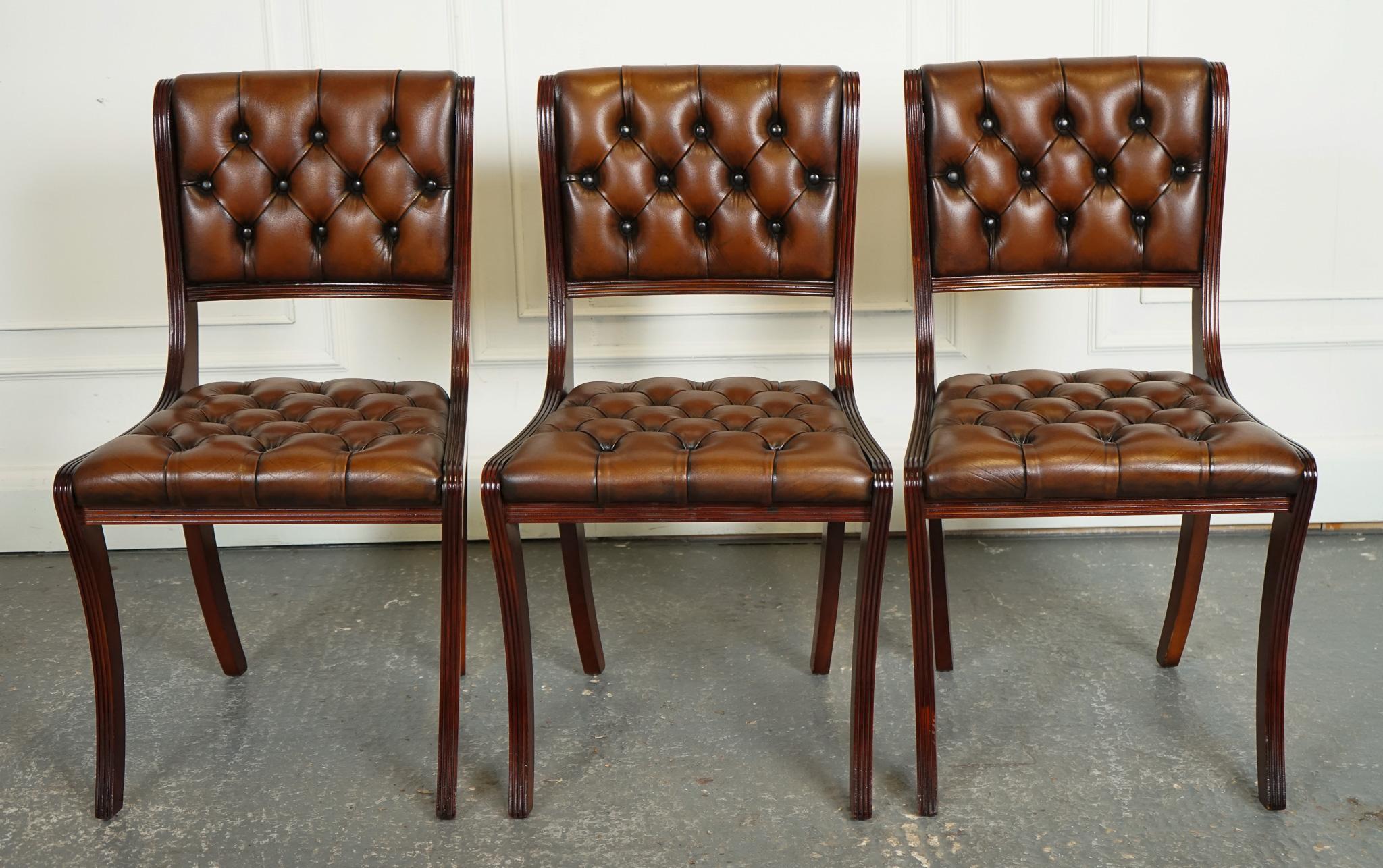 Britannique Ensemble de 6 chaises de salle à manger rénovées en cuirESTERFIELD J1 en vente