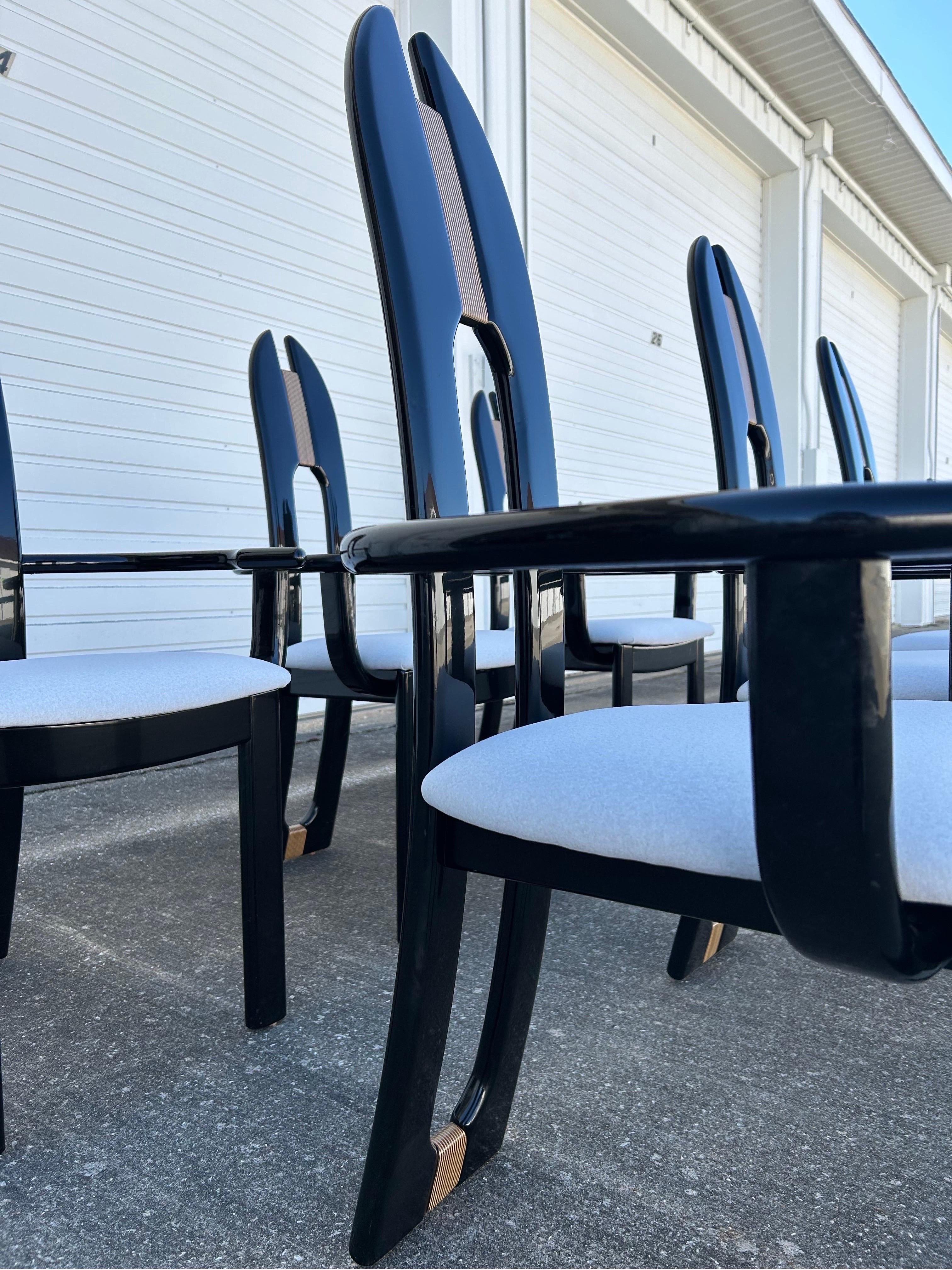 Ensemble de 6 fauteuils de salle à manger italiens d'Avant Garde, retapissés en vente 2