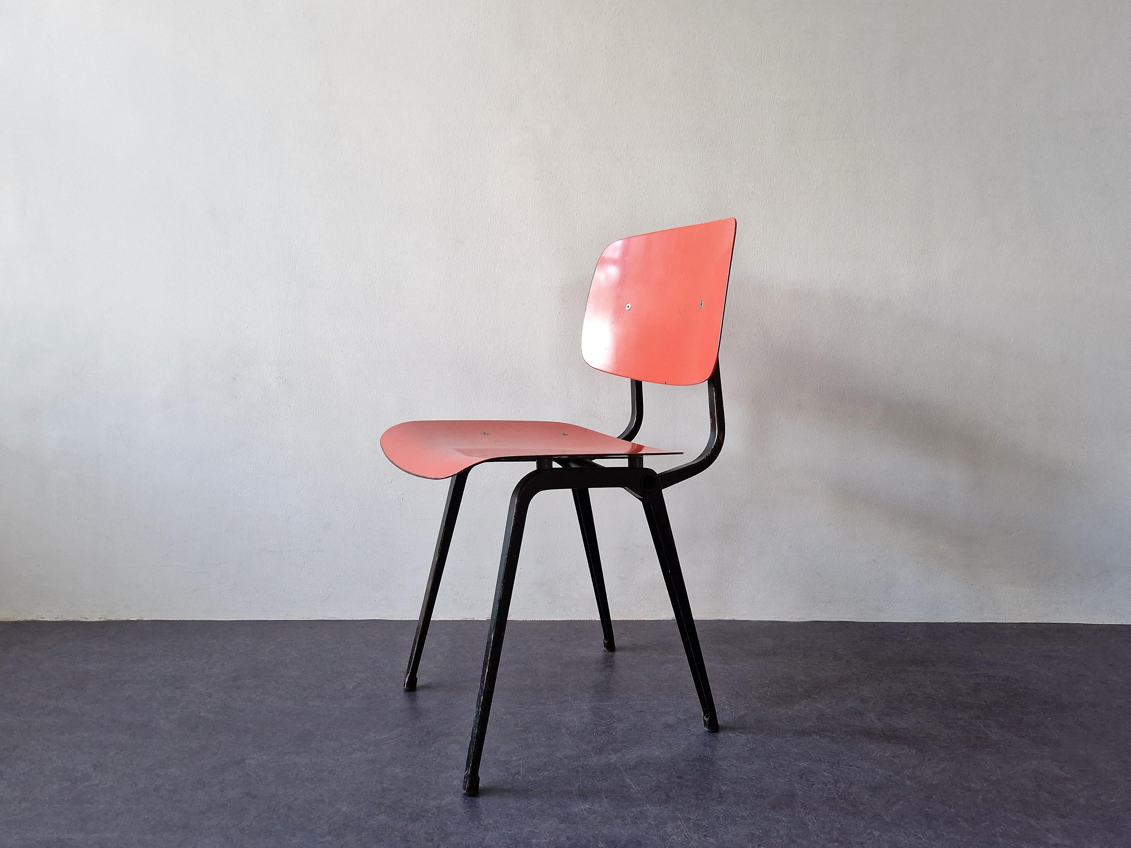 Conjunto de 6 sillas Revolt de Friso Kramer para Ahrend de Cirkel, Países Bajos, 1956 Moderno de mediados de siglo en venta