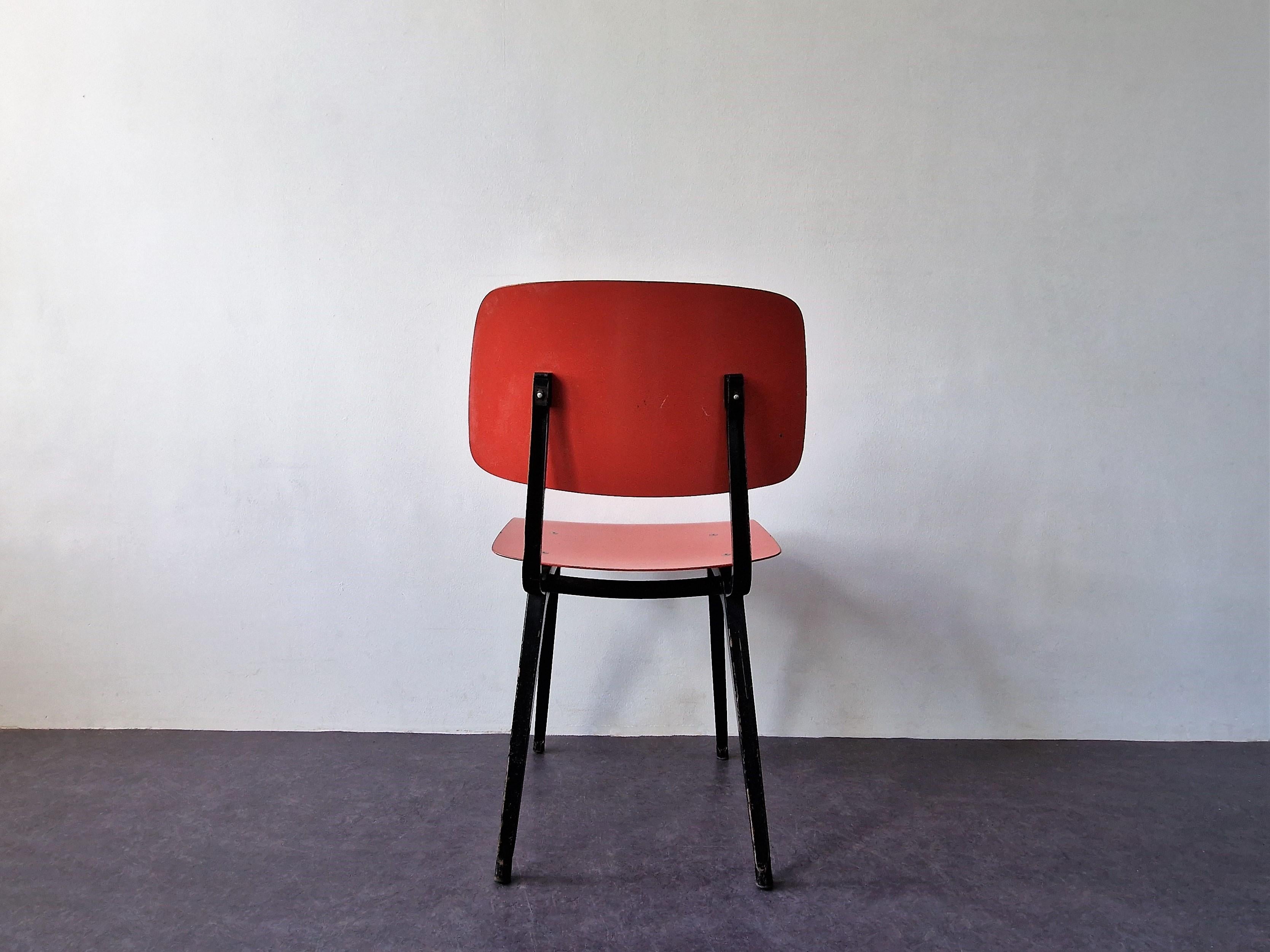 Set of 6 Revolt Chairs by Friso Kramer for Ahrend de Cirkel, Netherlands, 1956 In Good Condition For Sale In Steenwijk, NL