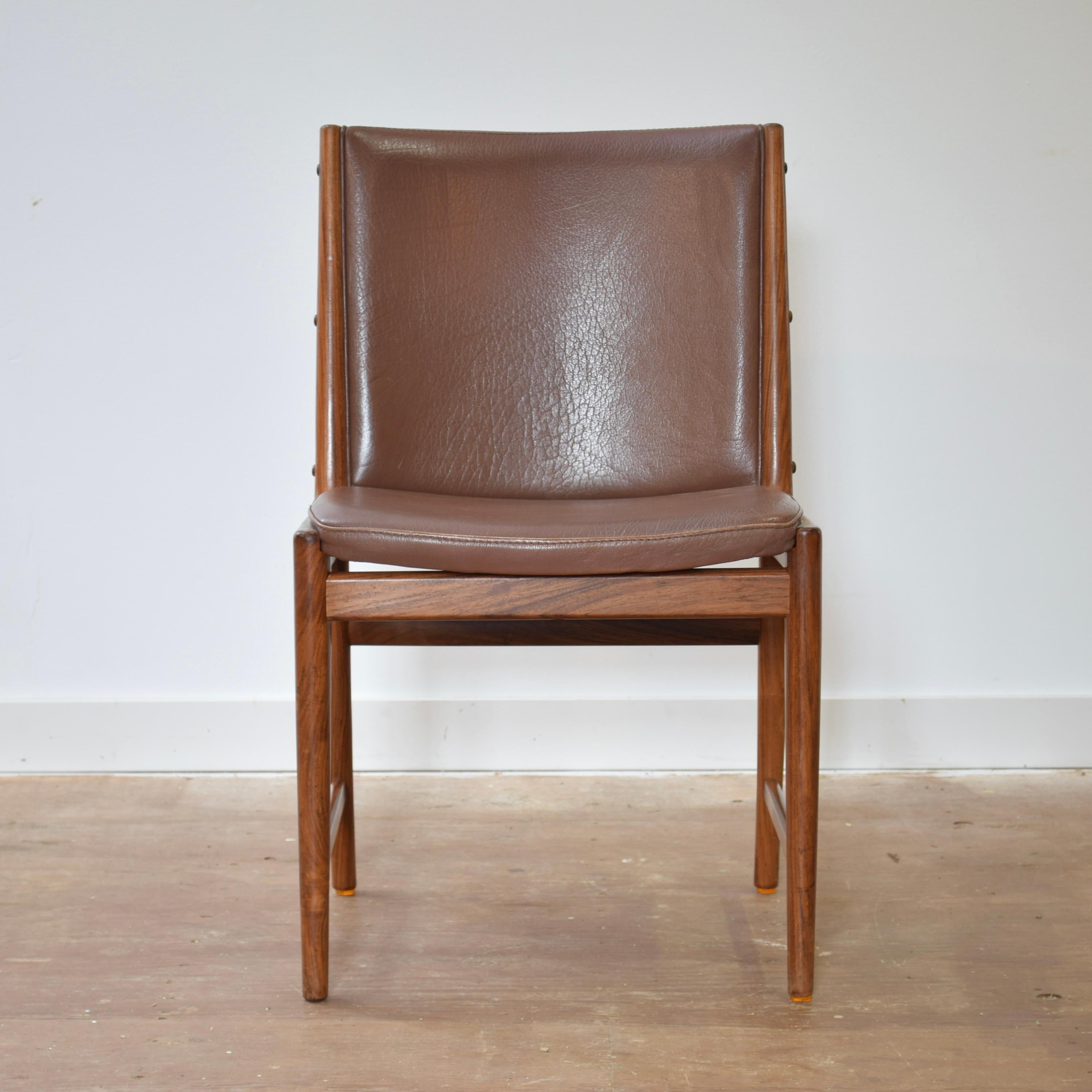 Mid-Century moderno Set di 6 sedie da pranzo in pelle e palissandro in vendita