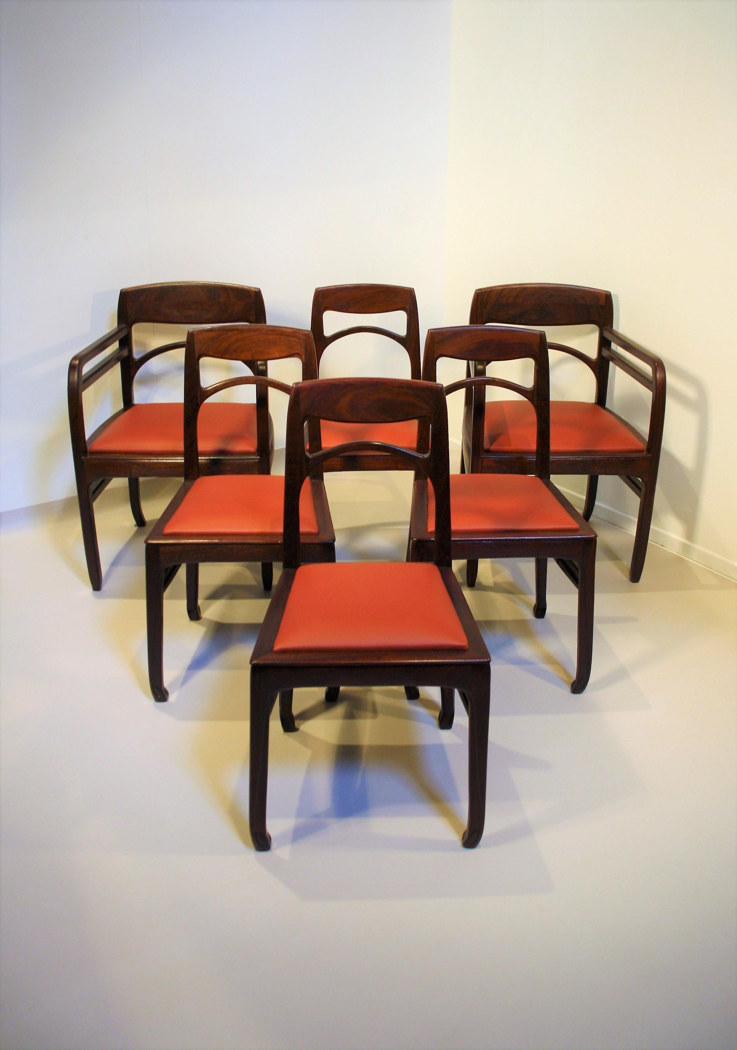 A complete set of six Richard Riemerschmid (1868-1957) rosewood chairs consisting of four dining room chairs and two armchairs.
What so special is that this set is complete and made from solid Rosewood from Rio.
The chairs are in a very good