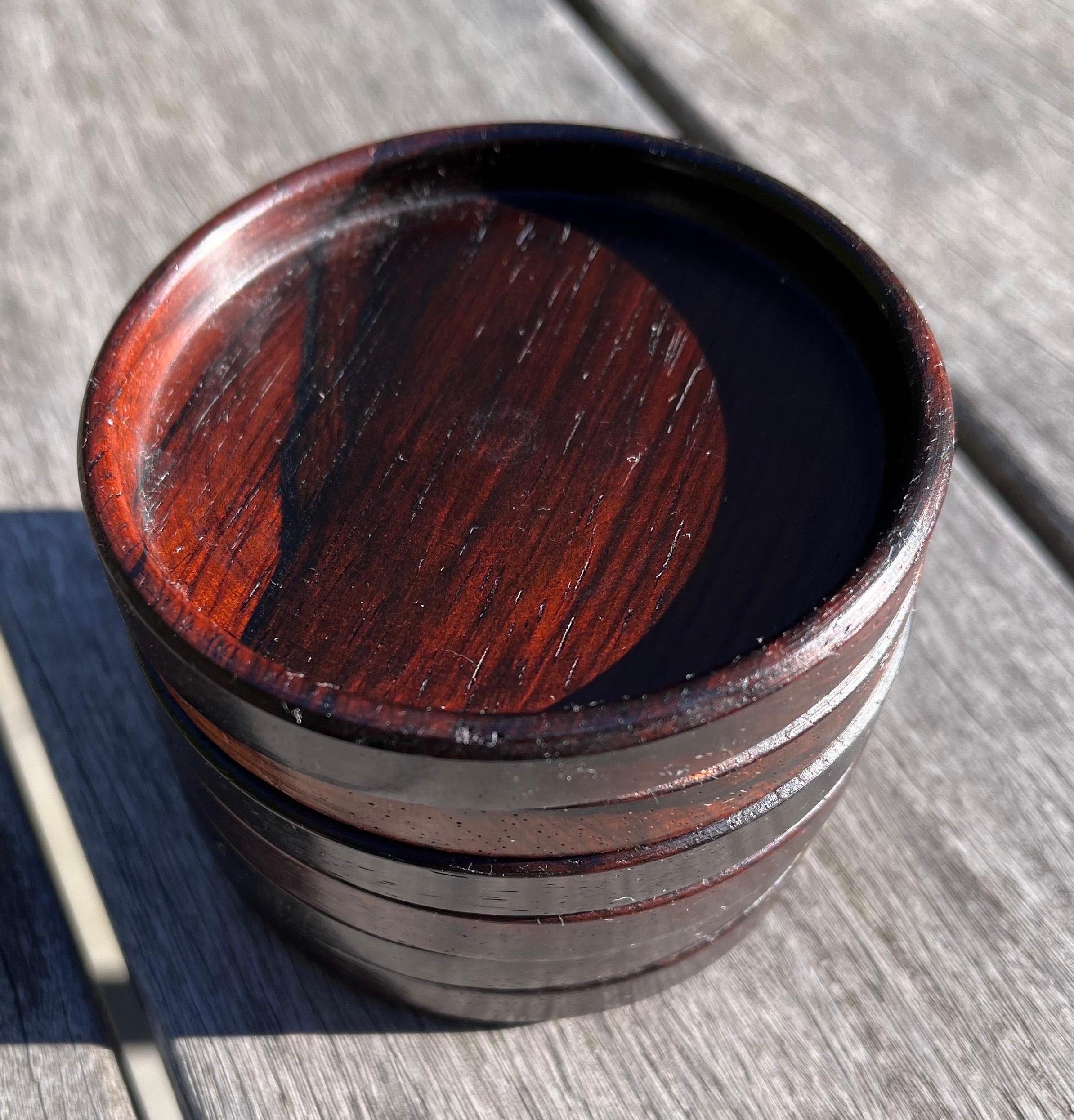 A nice set of 6 rosewood Coasters. 
These will bring some style to any table.