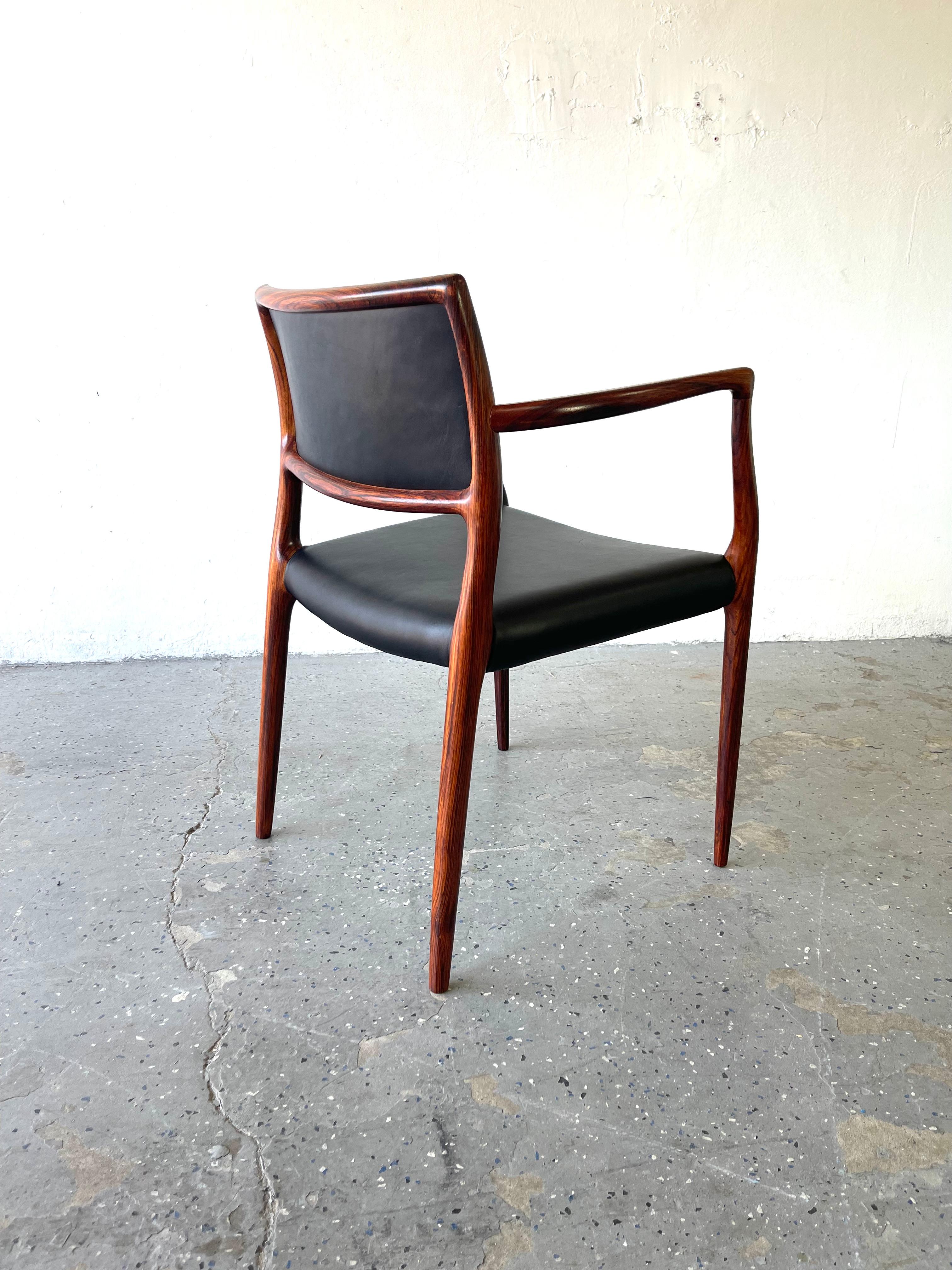 Set of 6 Rosewood Model 65 & 80 JL Moller Mid-Century Danish Modern Dining Chair In Excellent Condition For Sale In Las Vegas, NV