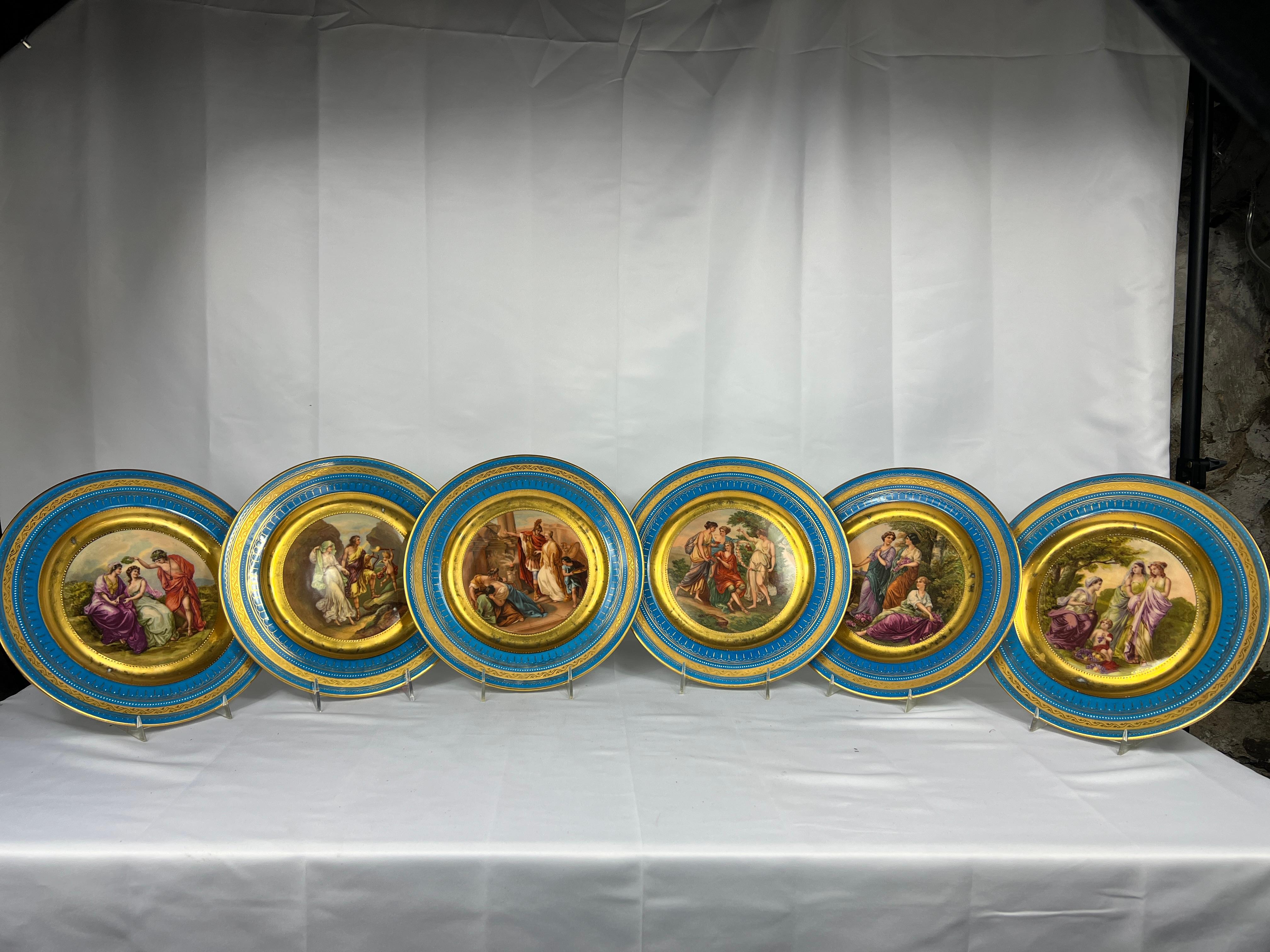 Italiano Set di 6 piatti decorati in stile reale viennese, allegorici e smaltati, da 10,875 pollici in vendita