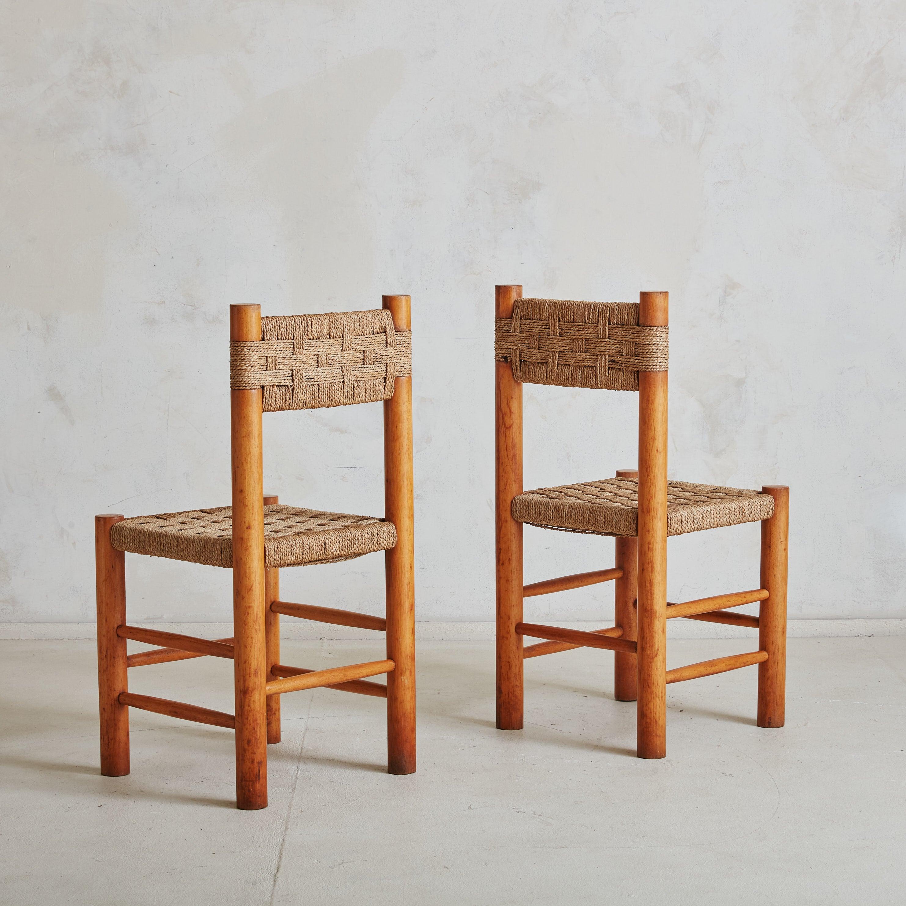 Set of 6 Rush + Beech Wood Dining Chairs in the Style of Charlotte Perriand In Excellent Condition In Chicago, IL
