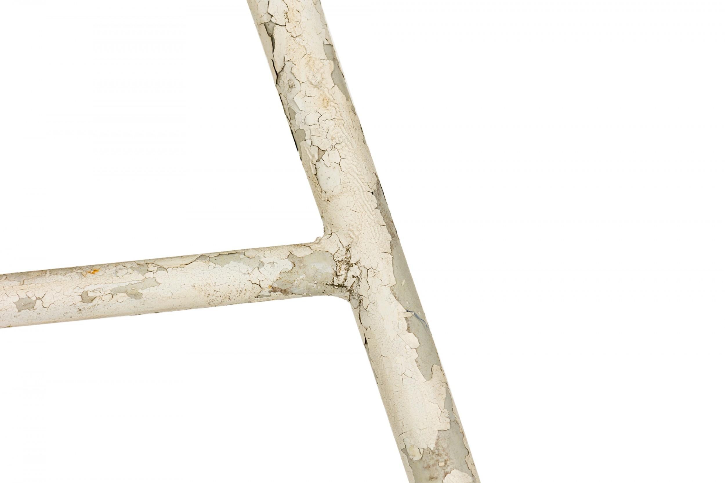 Ensemble de 6 chaises de salle à manger Sculptura en métal Russell Woodard, 2 avec bras, 4 côtés en vente 2