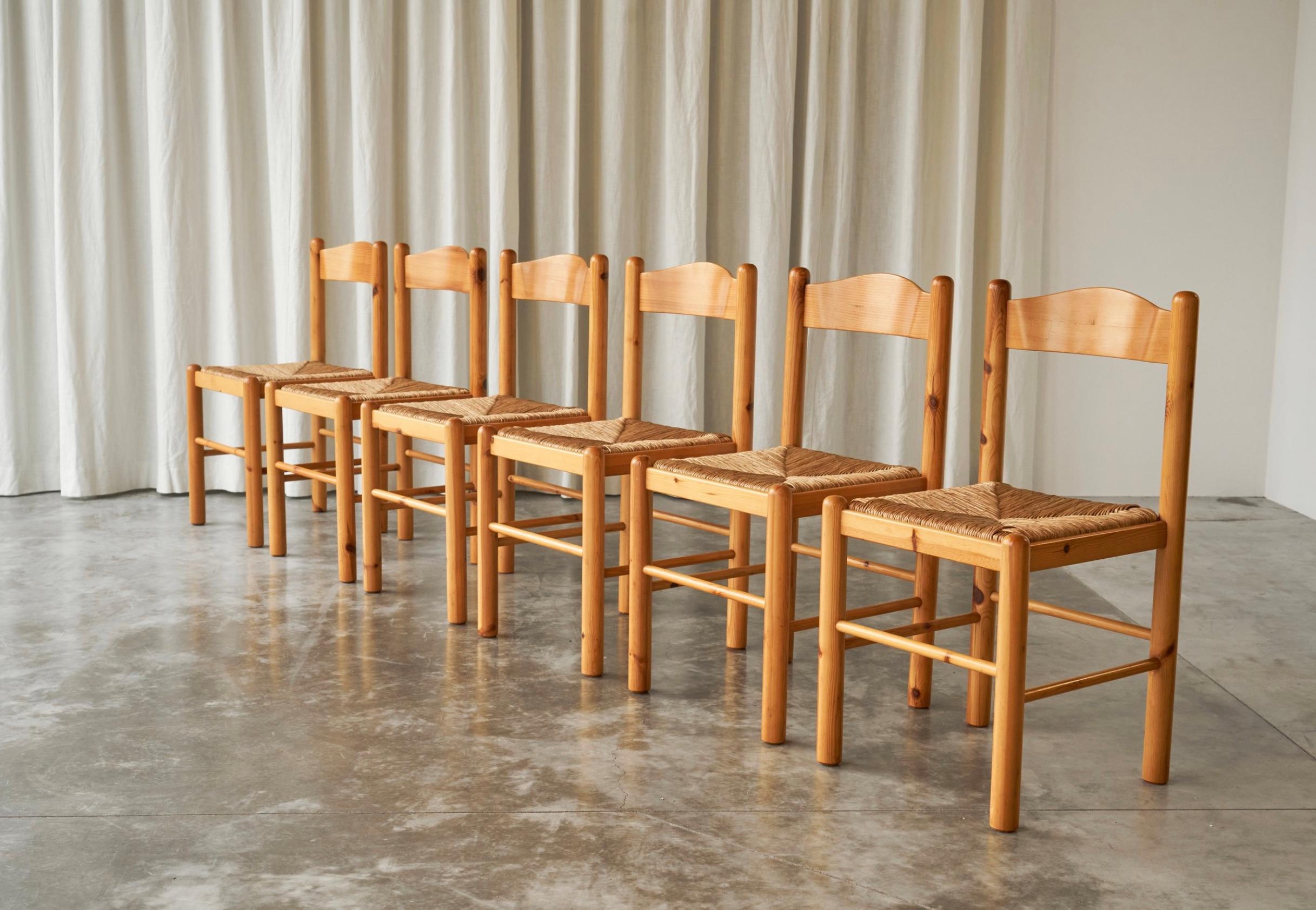 A great set of 6 dining chairs in expressive pine and rush, made somewhere in the 1960s. 

This is a set of true modernist chalet style chairs with hints of resemblance related to pieces by Charlotte Perriand or the Carimate chairs by Vico
