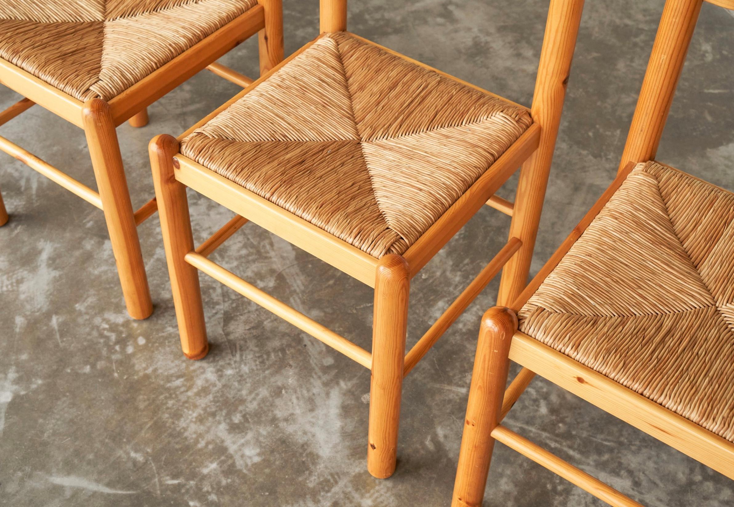 Set of 6 Rustic Chalet Chic Chairs in Pine and Rush 1960s In Good Condition For Sale In Tilburg, NL