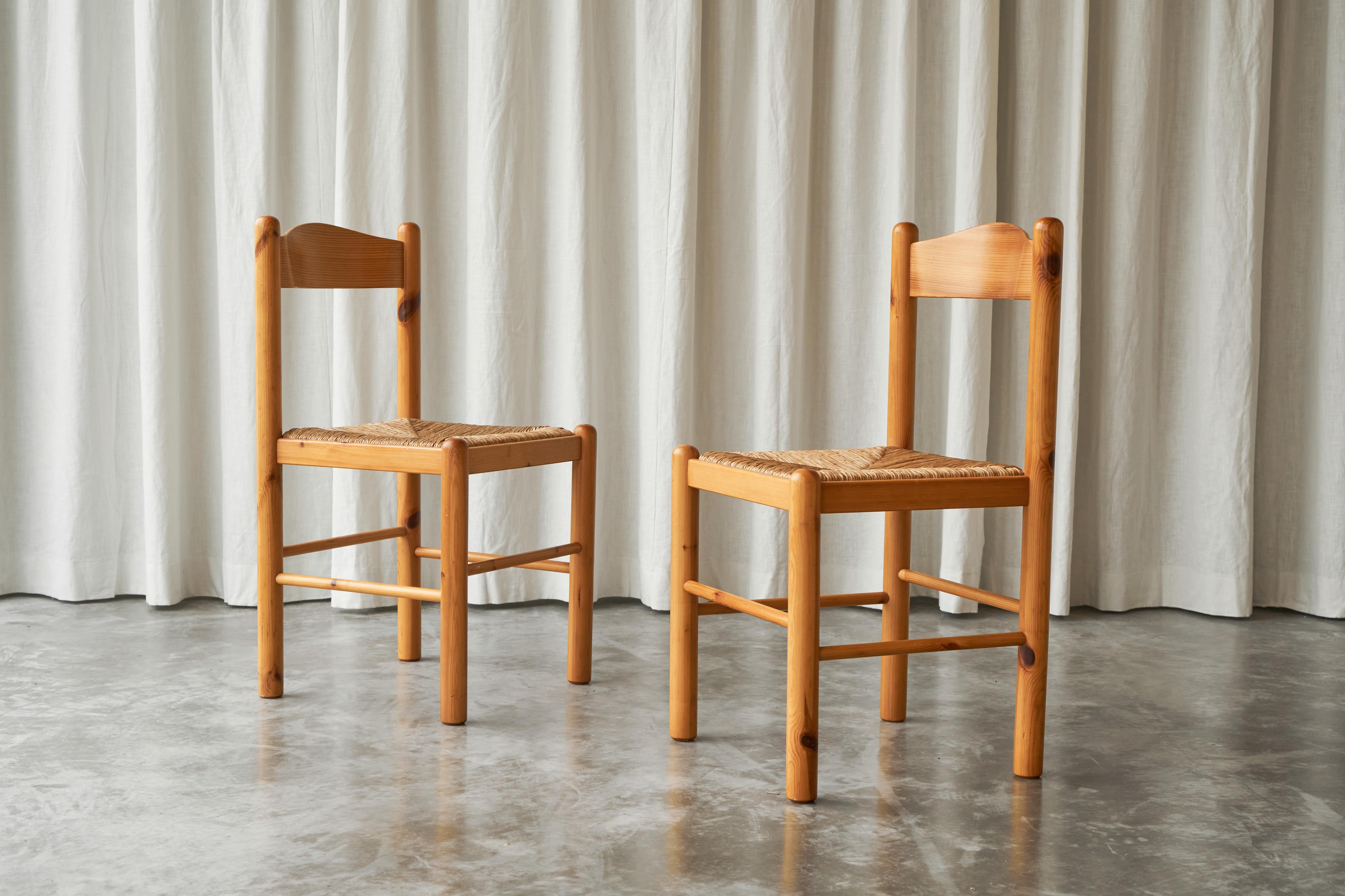 Set of 6 Rustic Chalet Chic Chairs in Pine and Rush 1960s For Sale 2
