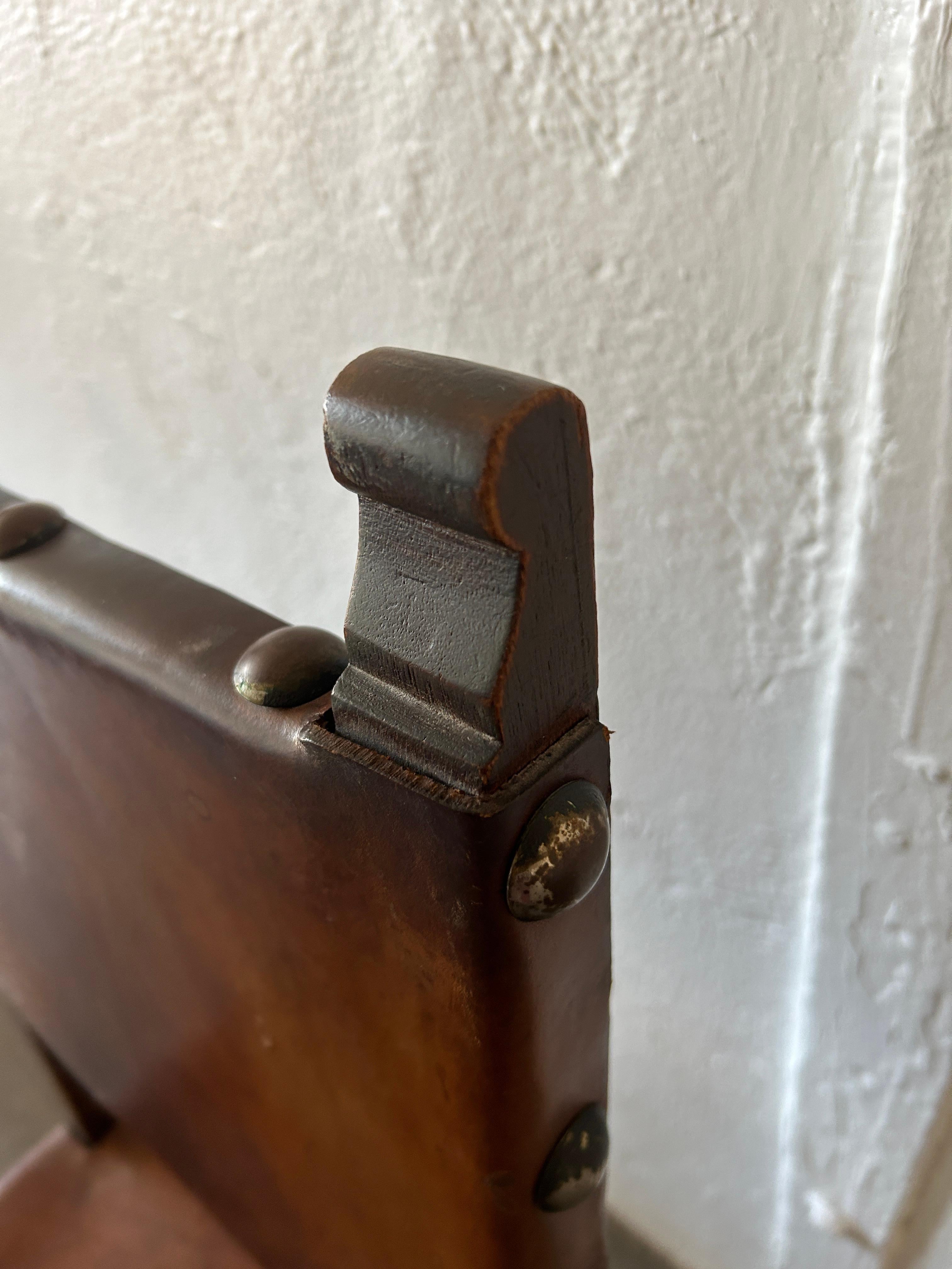 Set of 6 rustic Spanish sling chairs leather & Elm great patina In Fair Condition In BROOKLYN, NY