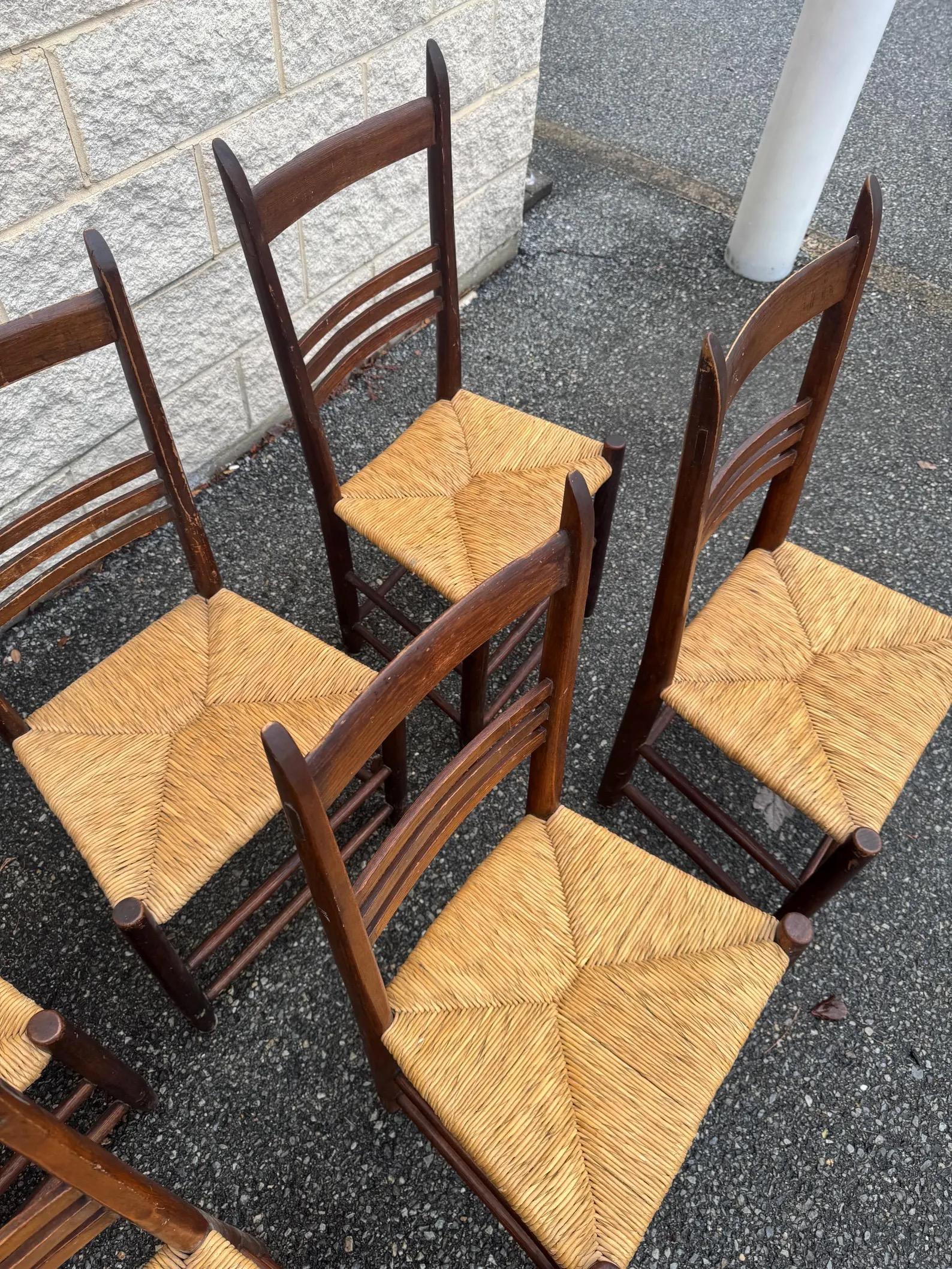 Set of 6 Rustic Vintage Ladder Back and Rush Seat Dining Chairs im Angebot 3