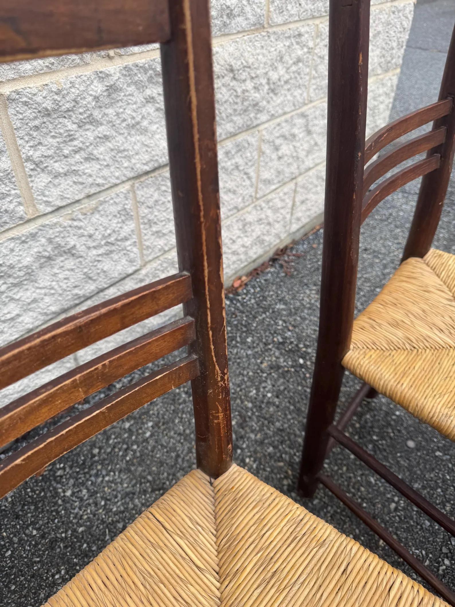 Set of 6 Rustic Vintage Ladder Back and Rush Seat Dining Chairs im Angebot 5