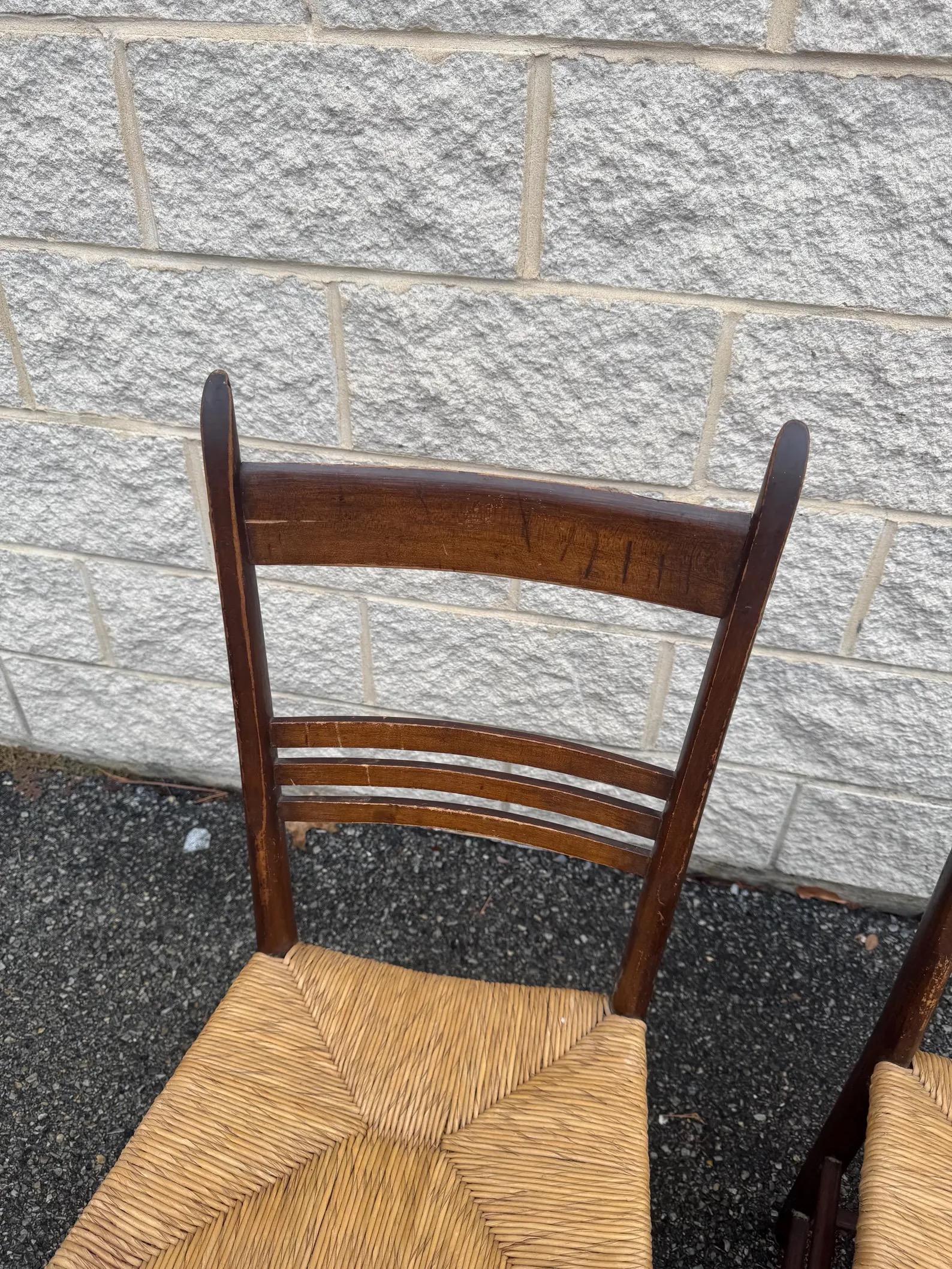 Set of 6 Rustic Vintage Ladder Back and Rush Seat Dining Chairs im Angebot 7