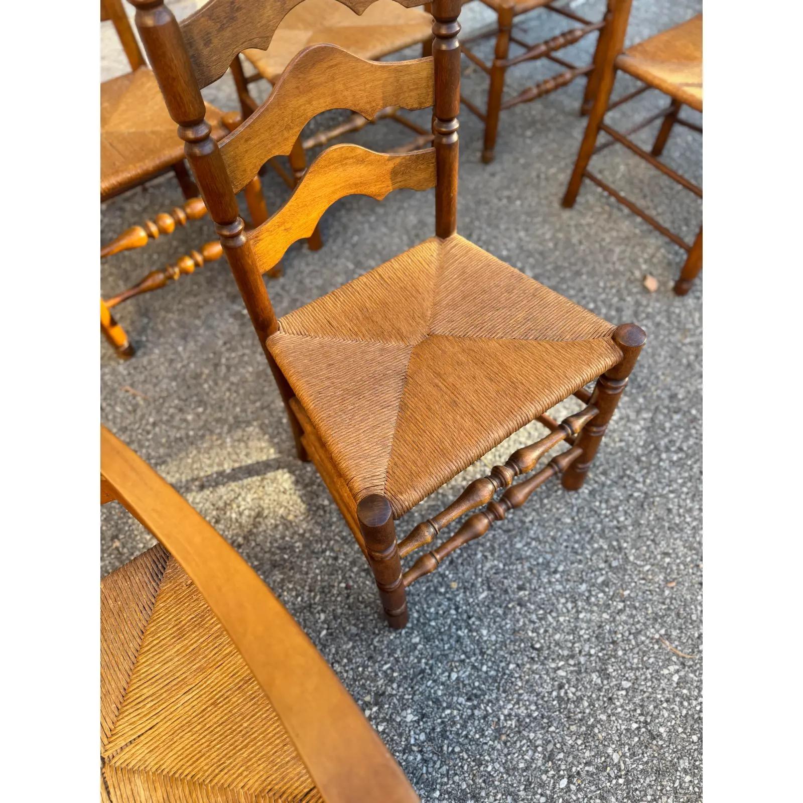 Set di 6 sedie da pranzo rustiche in noce vintage con schienale a scaletta e seduta in giunco in vendita 4