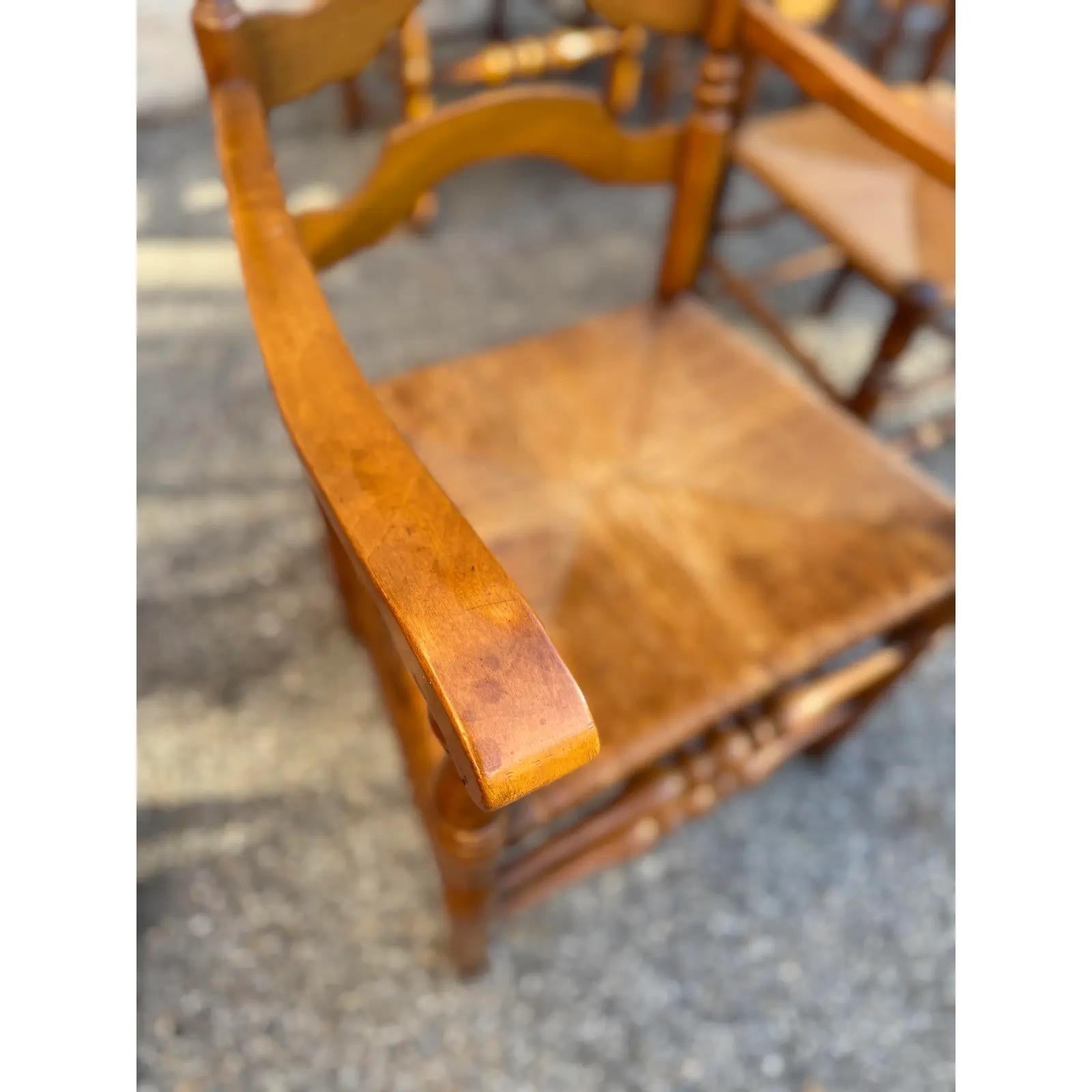 Set di 6 sedie da pranzo rustiche in noce vintage con schienale a scaletta e seduta in giunco in vendita 1