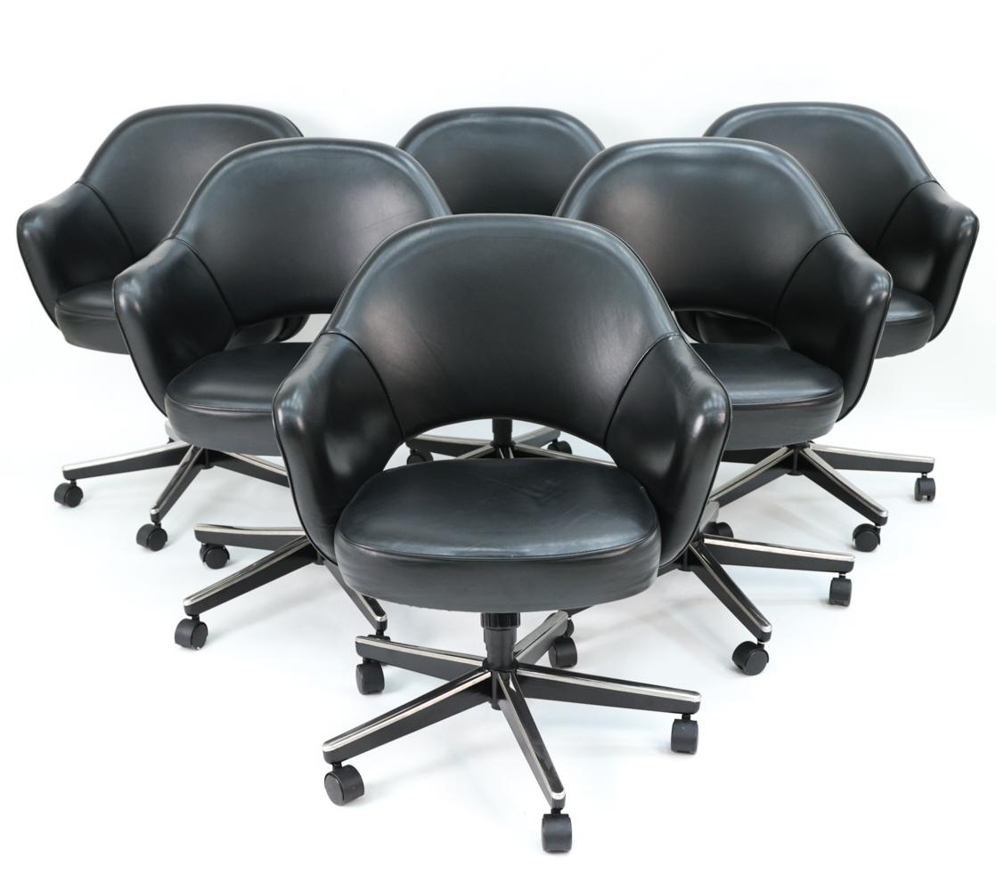Set of 6 Saarinen for Knoll Executive Armchairs in Black Leather W/ Swivel Base In Good Condition In Norwalk, CT