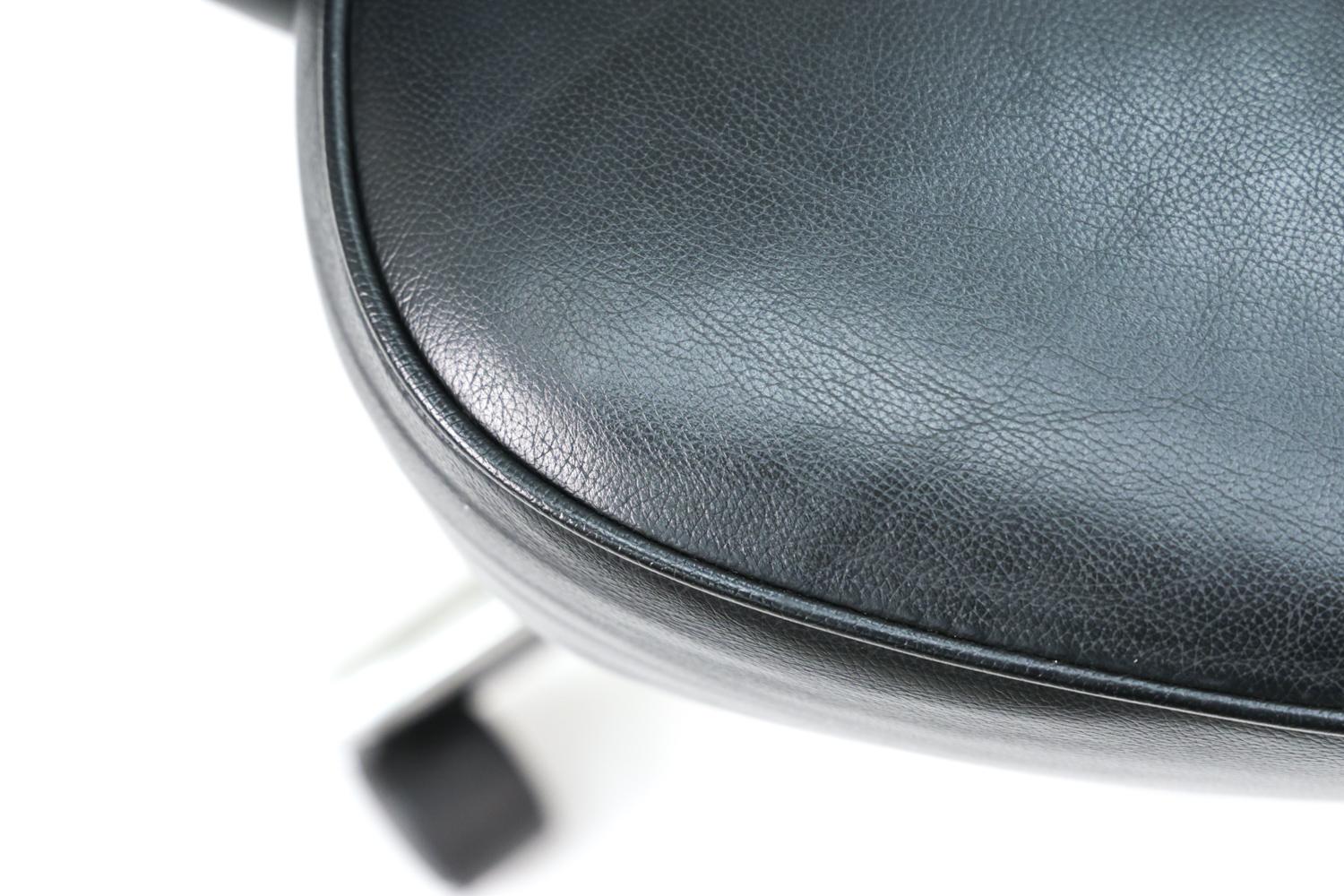 Contemporary Set of 6 Saarinen for Knoll Executive Armchairs in Black Leather w/ Swivel Base