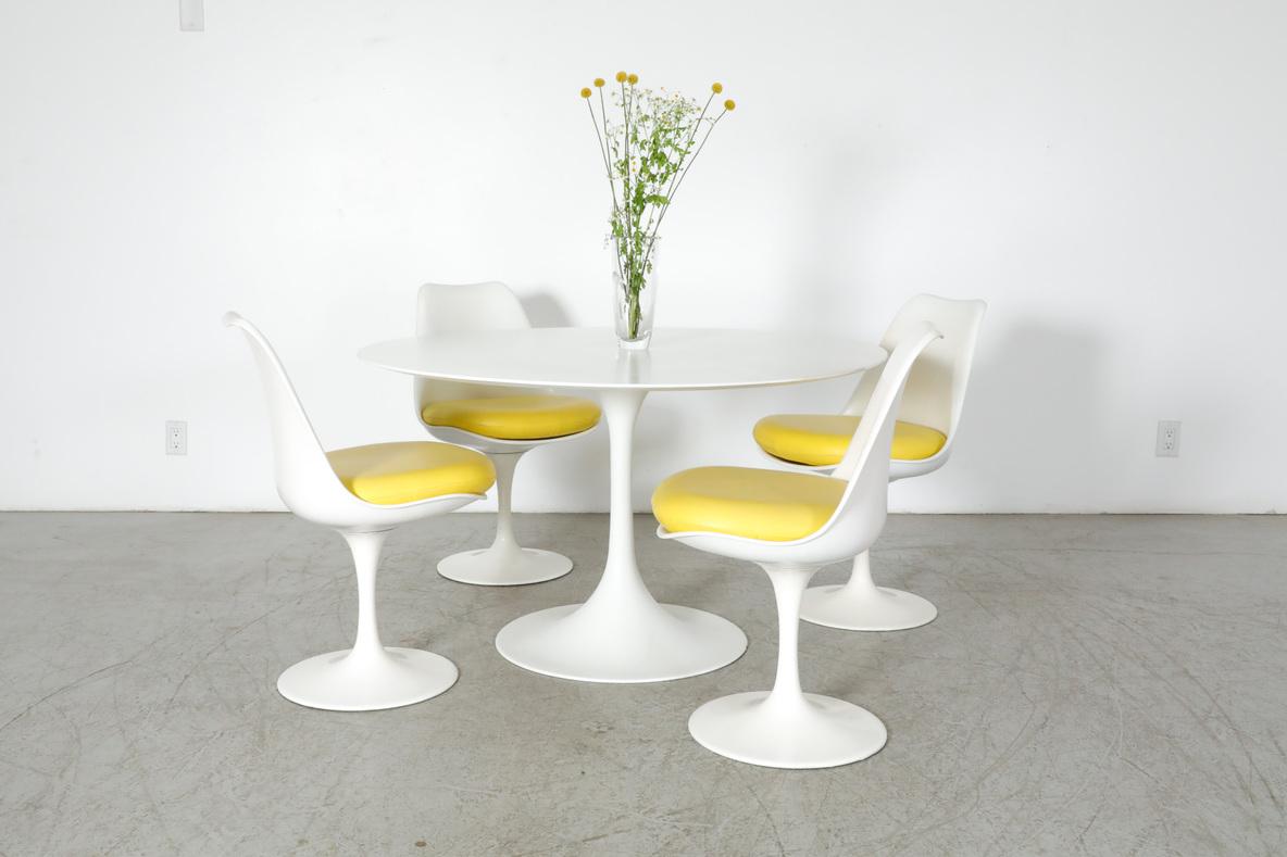 Olandese Set di 6 sedie da pranzo o da cocktail in stile Saarinen con base a piedistallo di Pastoe in vendita