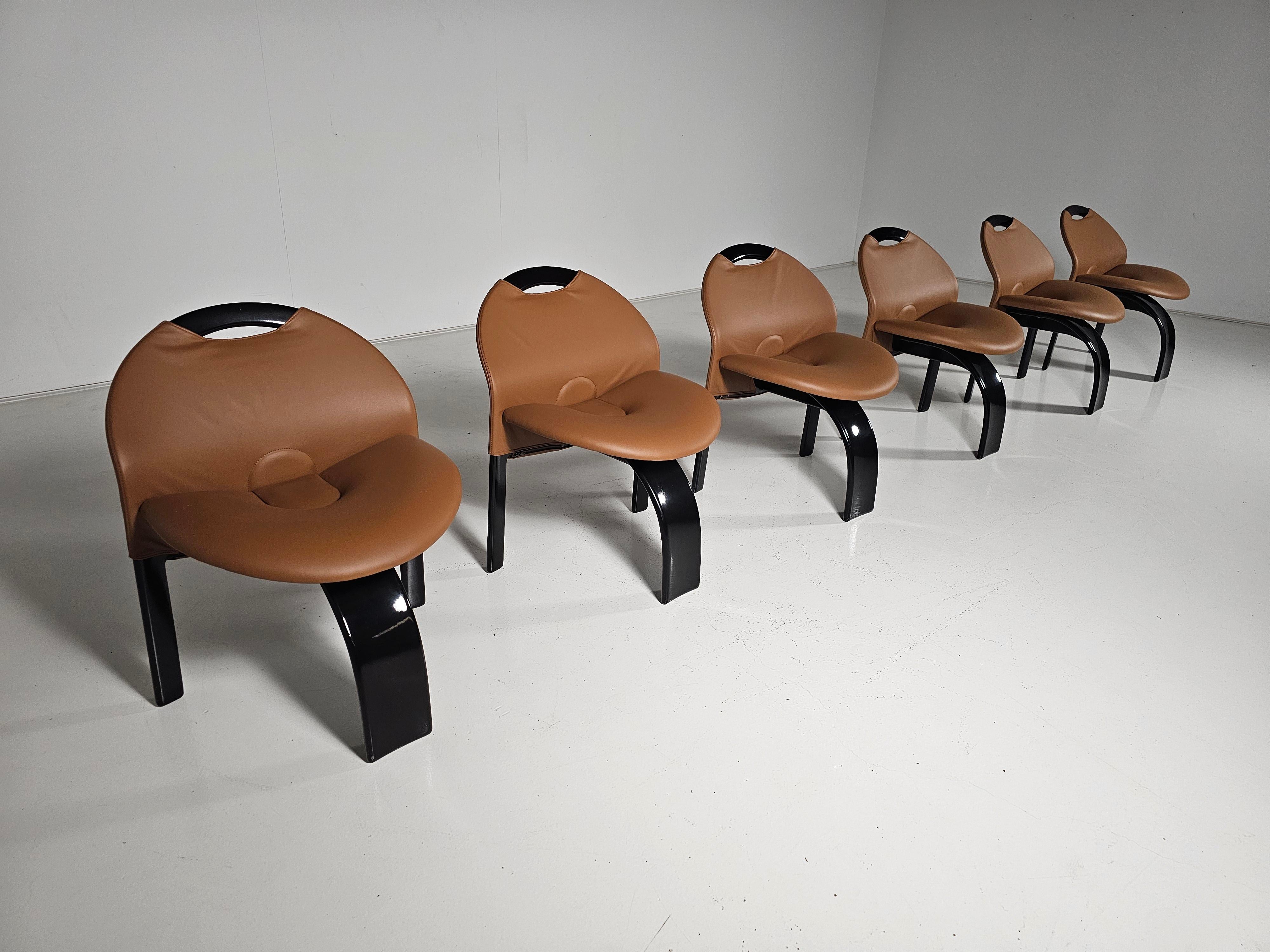 'Sail' dining chairs, Giovanni Offredi, Saporiti, Itlay, 1973.

This stunning set of six 'Sail' chairs is a masterpiece of 1970s Italian design, created by Giovanni Offredi and produced by Saporiti in 1973. The 'Sail' chairs embody the elegance and