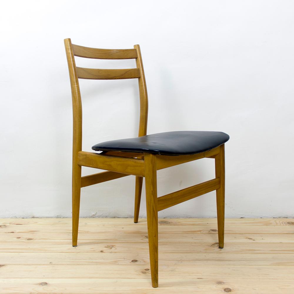 Set of 6 Scandinavian Ash Wood Chairs with Black Upholstery In Good Condition For Sale In Barcelona, Barcelona
