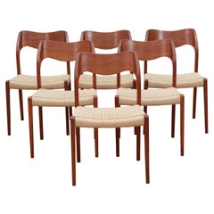 Set of 6 Scandinavian Chairs Model 71 by Niels Møller