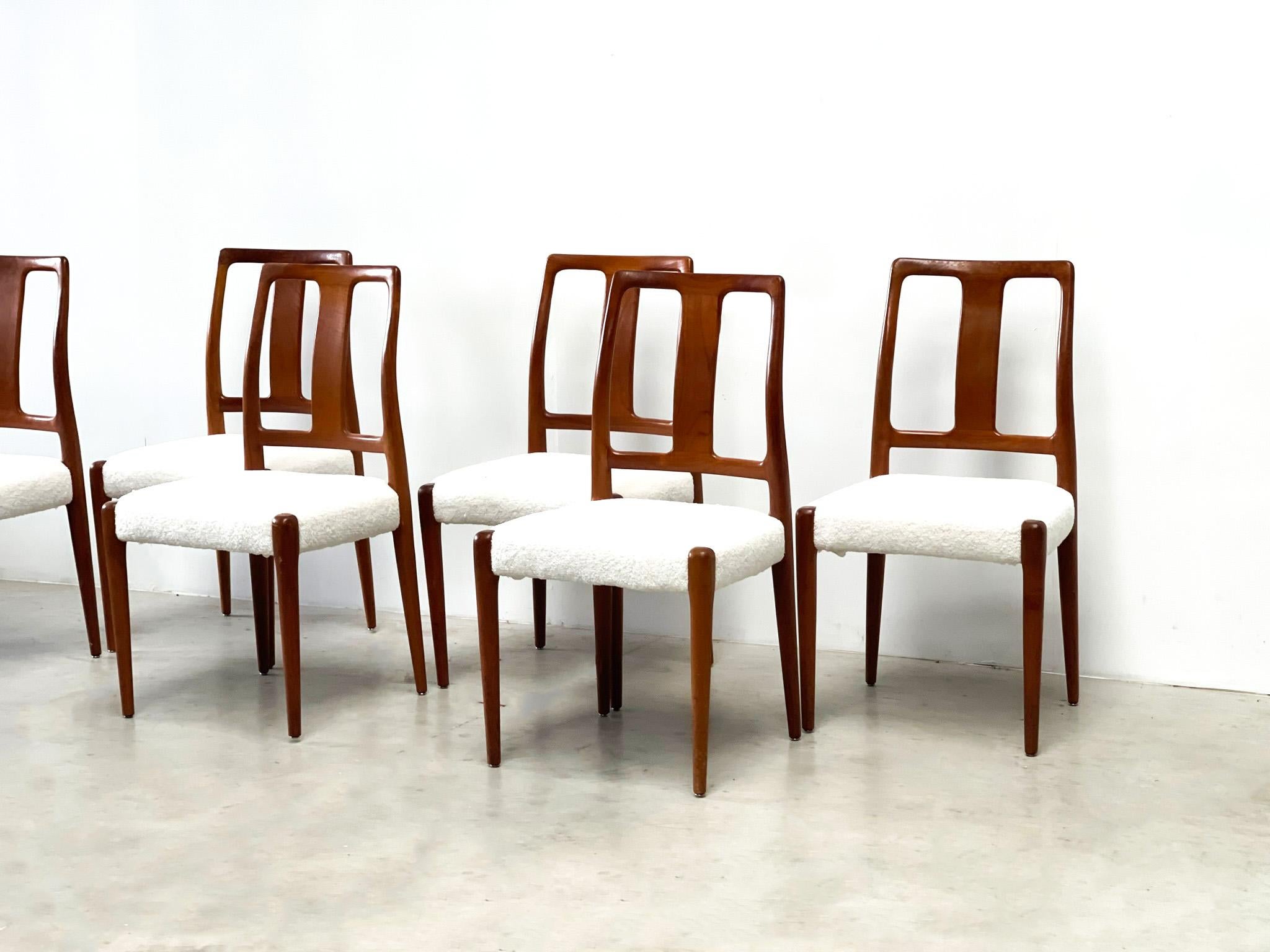 Elegant scandinavian dining chairs.

Beautifully crafted frames.

Reupholstered seats in white bouclé.

Very good condition.

1960s - Denmark

Dimensions:
Height: 80cm/31.49
