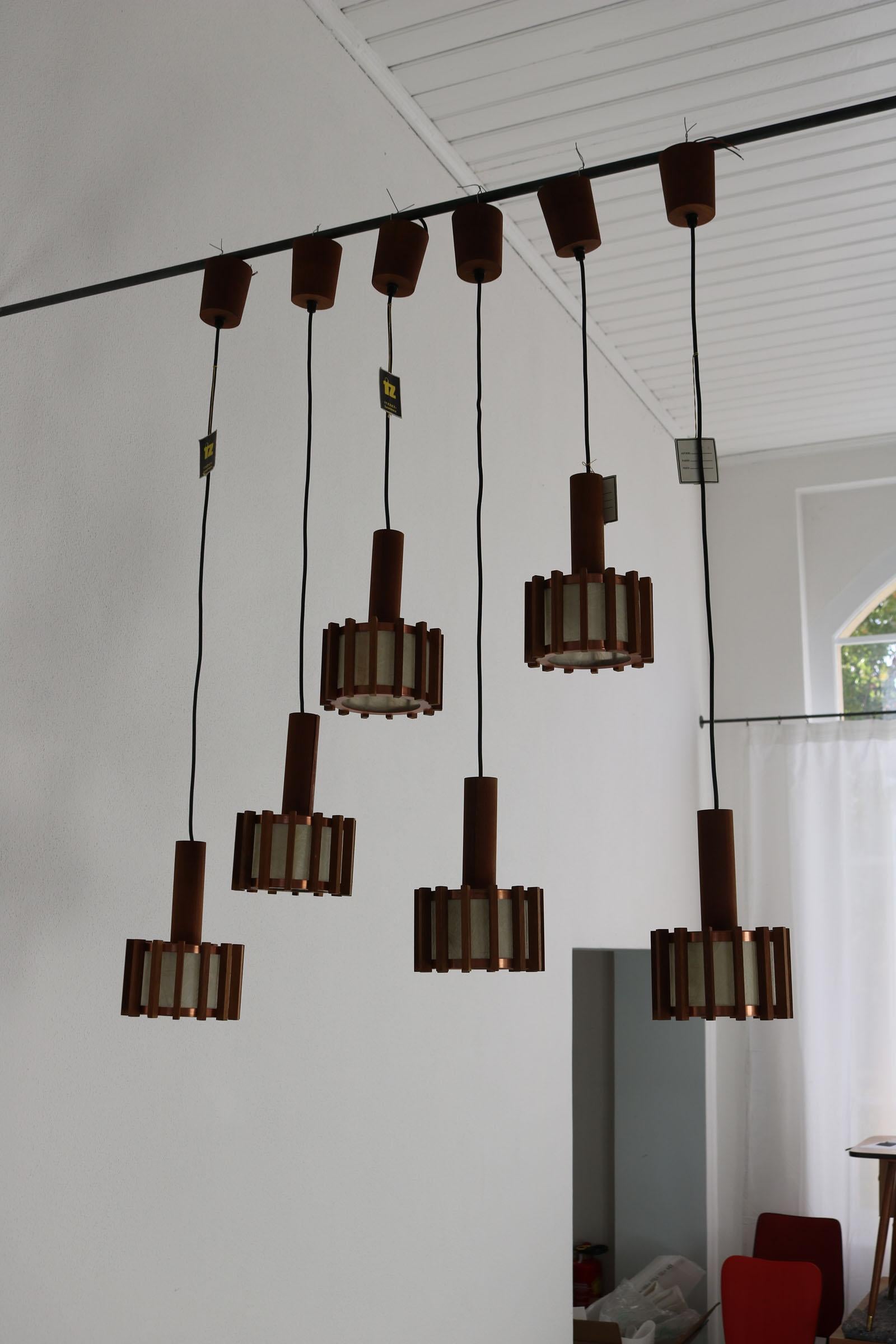 Set of 6 Scandinavian mid-century ceiling lamps made of teak & copper In Good Condition For Sale In Wolfurt, AT