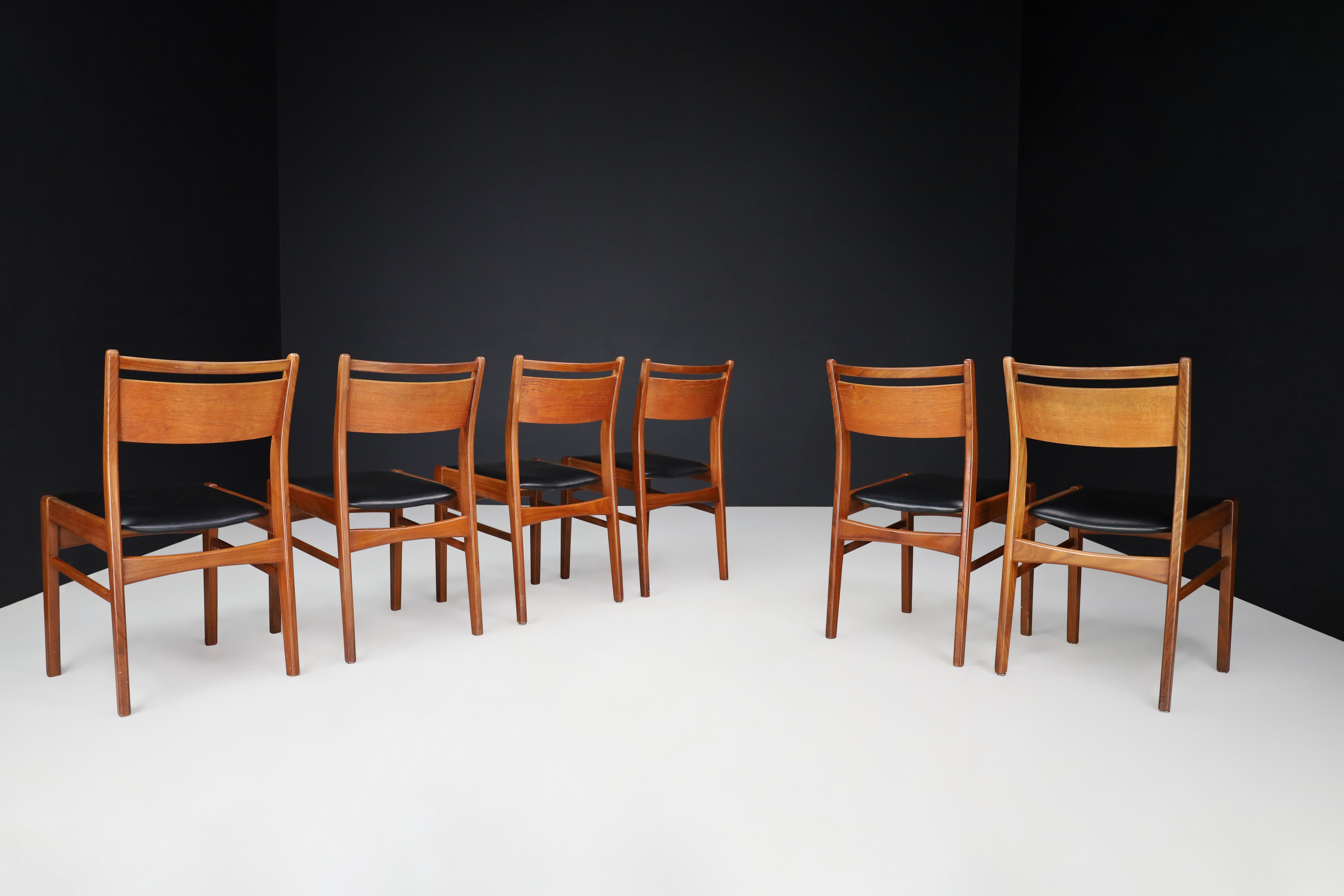 Scandinave moderne Ensemble de 6 chaises de salle à manger The Modern Scandinavian en teck et cuir, Danemark, années 1960 en vente