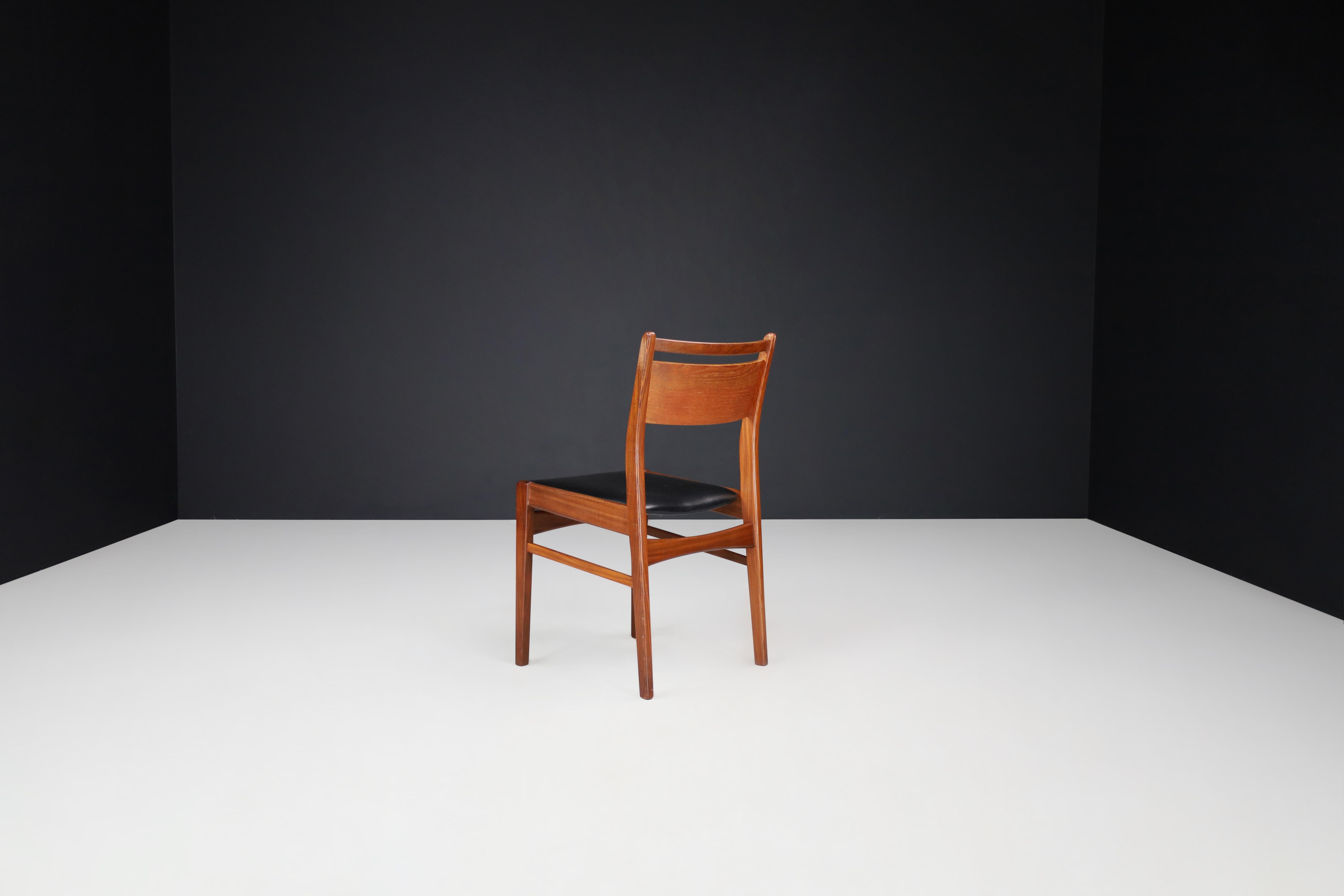 Ensemble de 6 chaises de salle à manger The Modern Scandinavian en teck et cuir, Danemark, années 1960 en vente 2