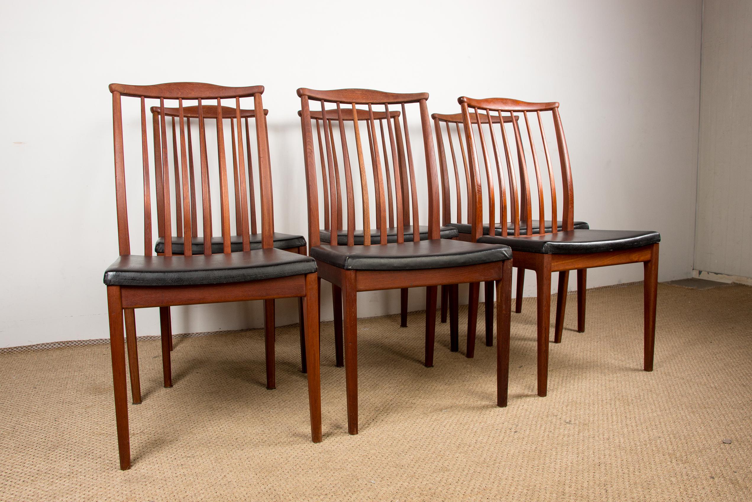 Set of 6 Scandinavian Teak Chairs and Black Leatherette Seats 1960 For Sale 4