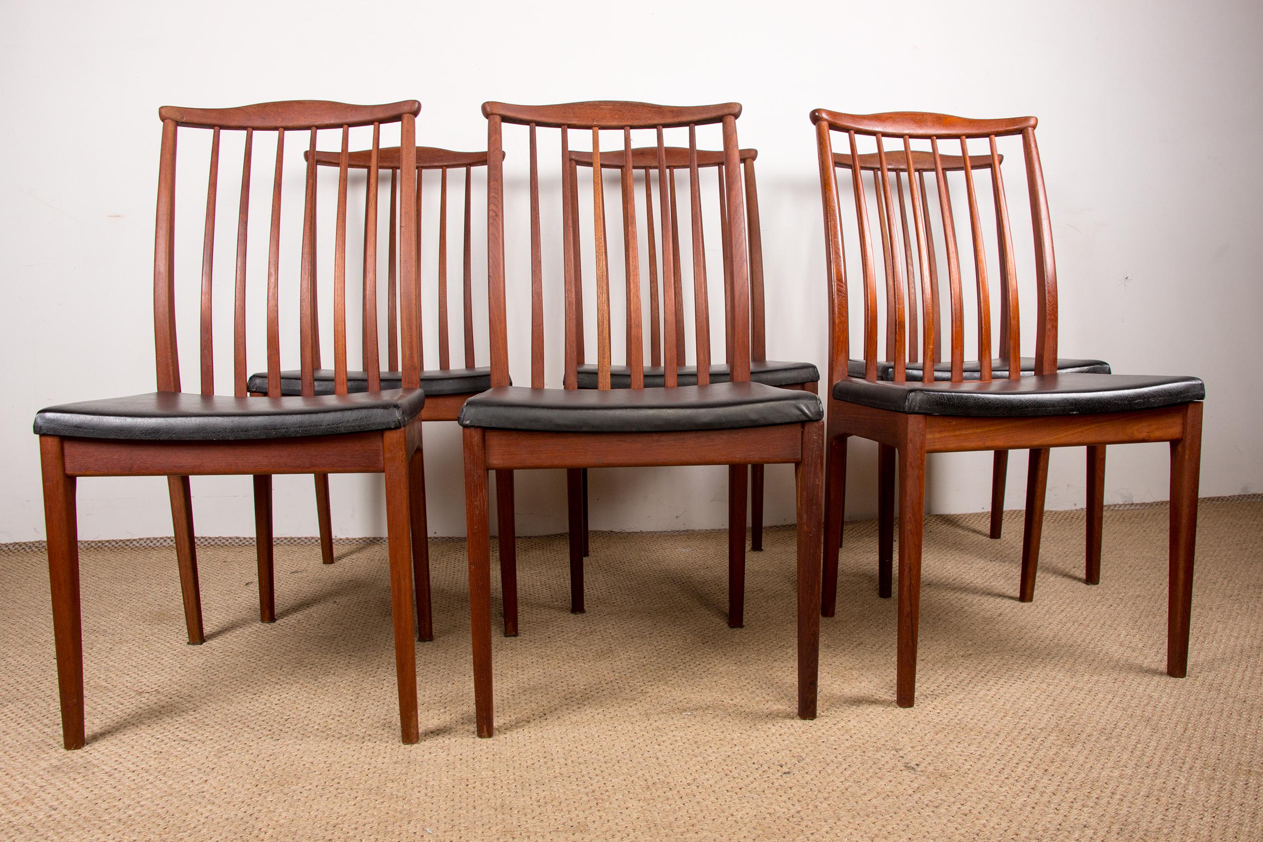 Set of 6 Scandinavian Teak Chairs and Black Leatherette Seats 1960 For Sale 5