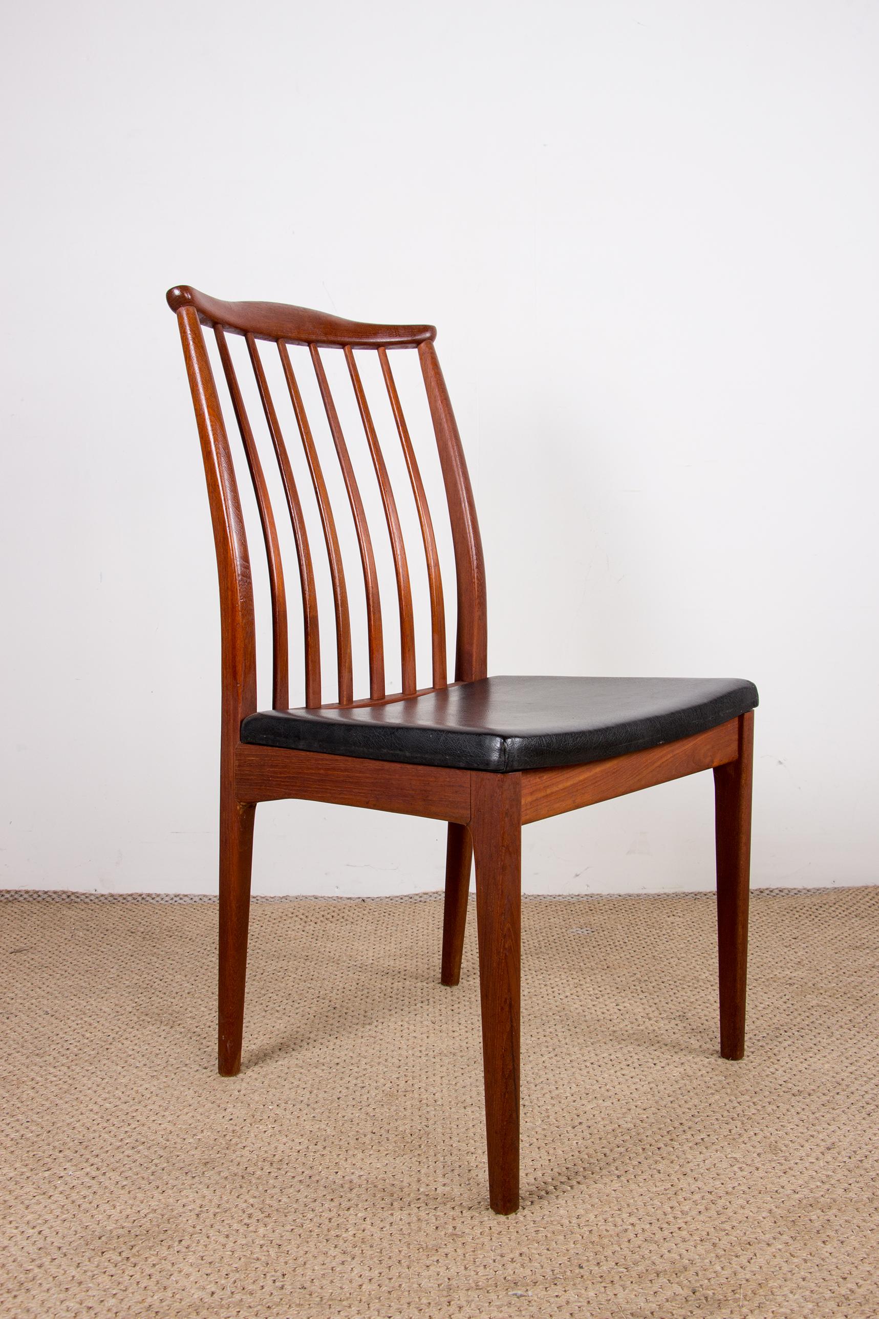 Danish Set of 6 Scandinavian Teak Chairs and Black Leatherette Seats 1960 For Sale