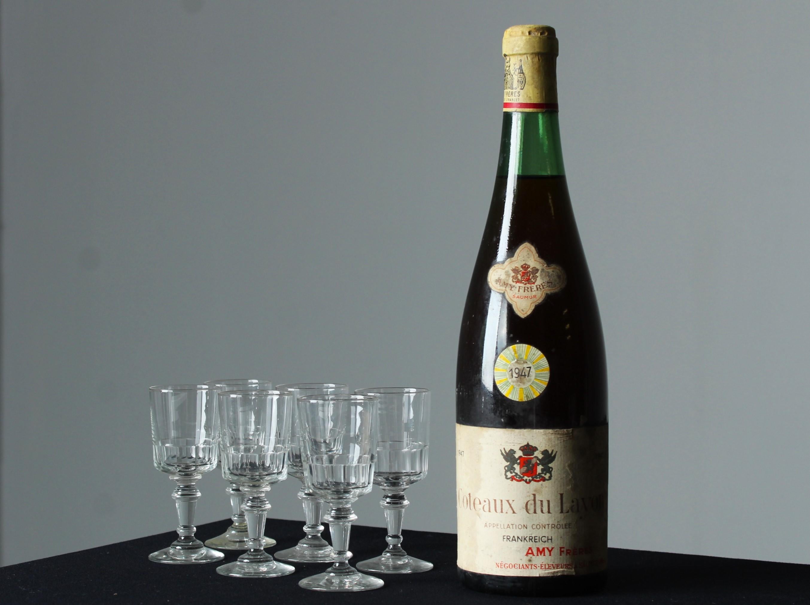 Un bel ensemble de six verres à schnaps, France, 20e siècle.

