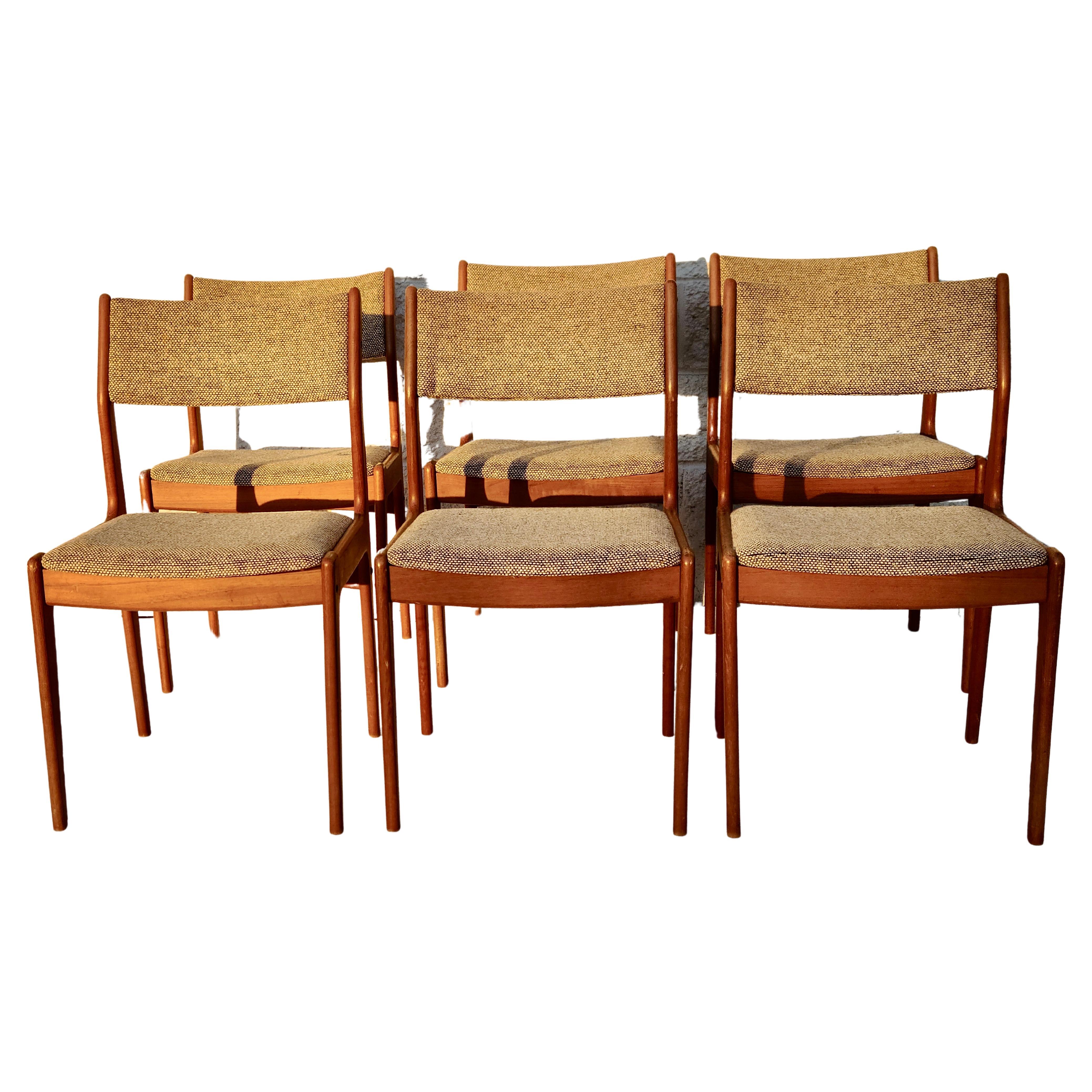 Set of 6 Sculpted Teak Dining chairs in the Style of Benny Linden 6