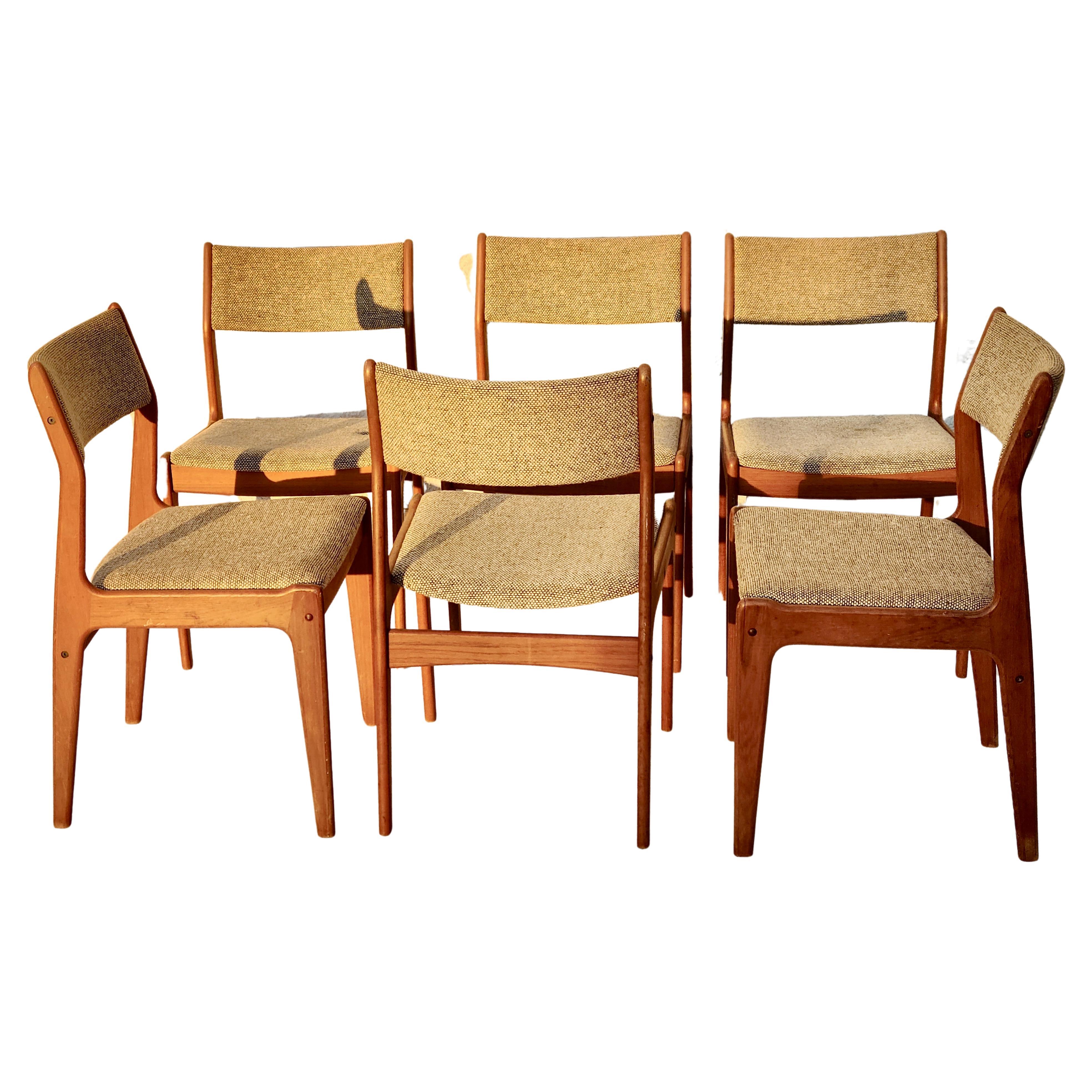 Set of 6 Sculpted Teak Dining chairs in the Style of Benny Linden