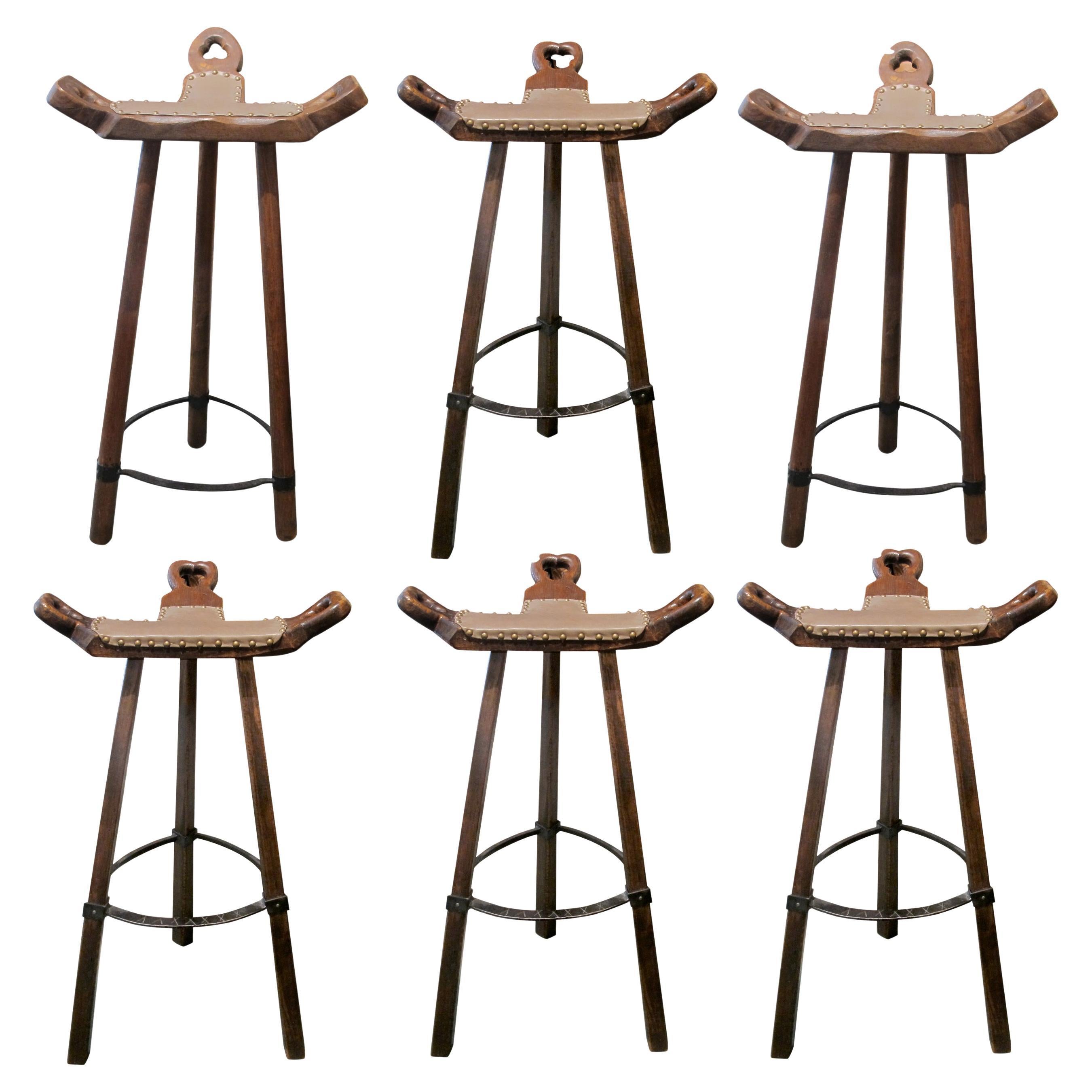 Ensemble de 6 tabourets de bar sculpturaux de Sergio Rodrigues en bois dur brésilien
