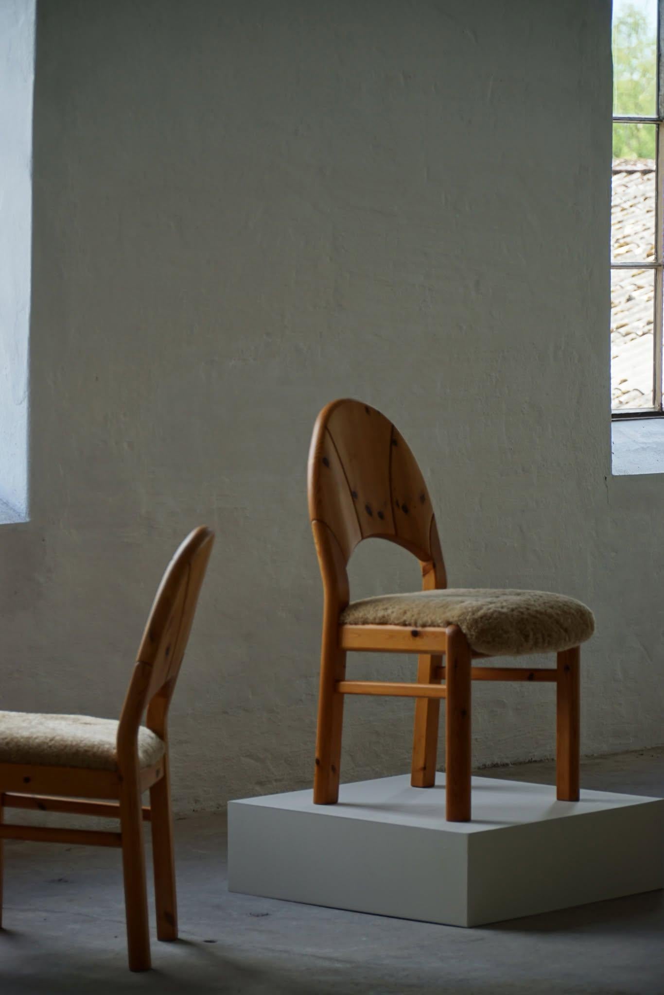Ensemble de 6 chaises sculpturales brutalistes danoises modernes en pin et laine d'agneau, 1970 4