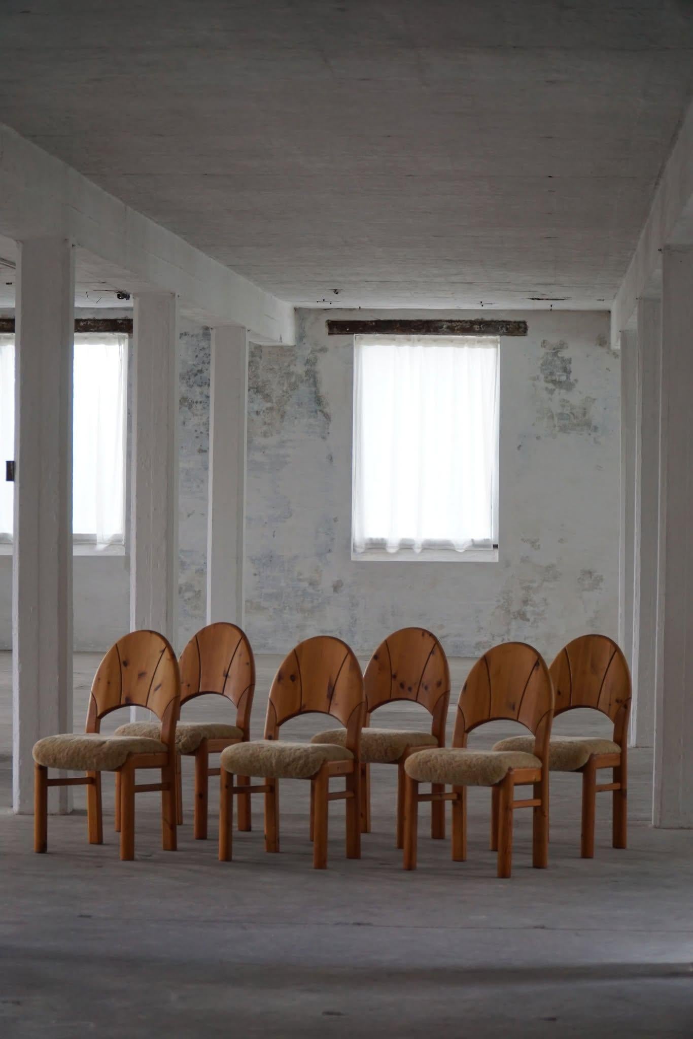 Ensemble de 6 chaises sculpturales brutalistes danoises modernes en pin et laine d'agneau, 1970 9