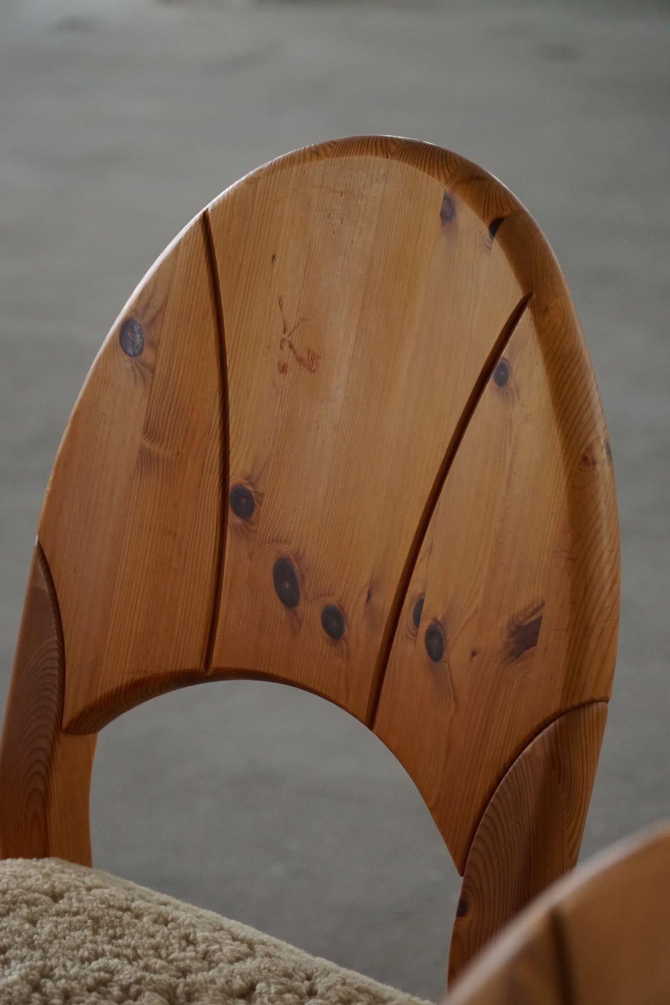 Ensemble de 6 chaises sculpturales brutalistes danoises modernes en pin et laine d'agneau, 1970 13