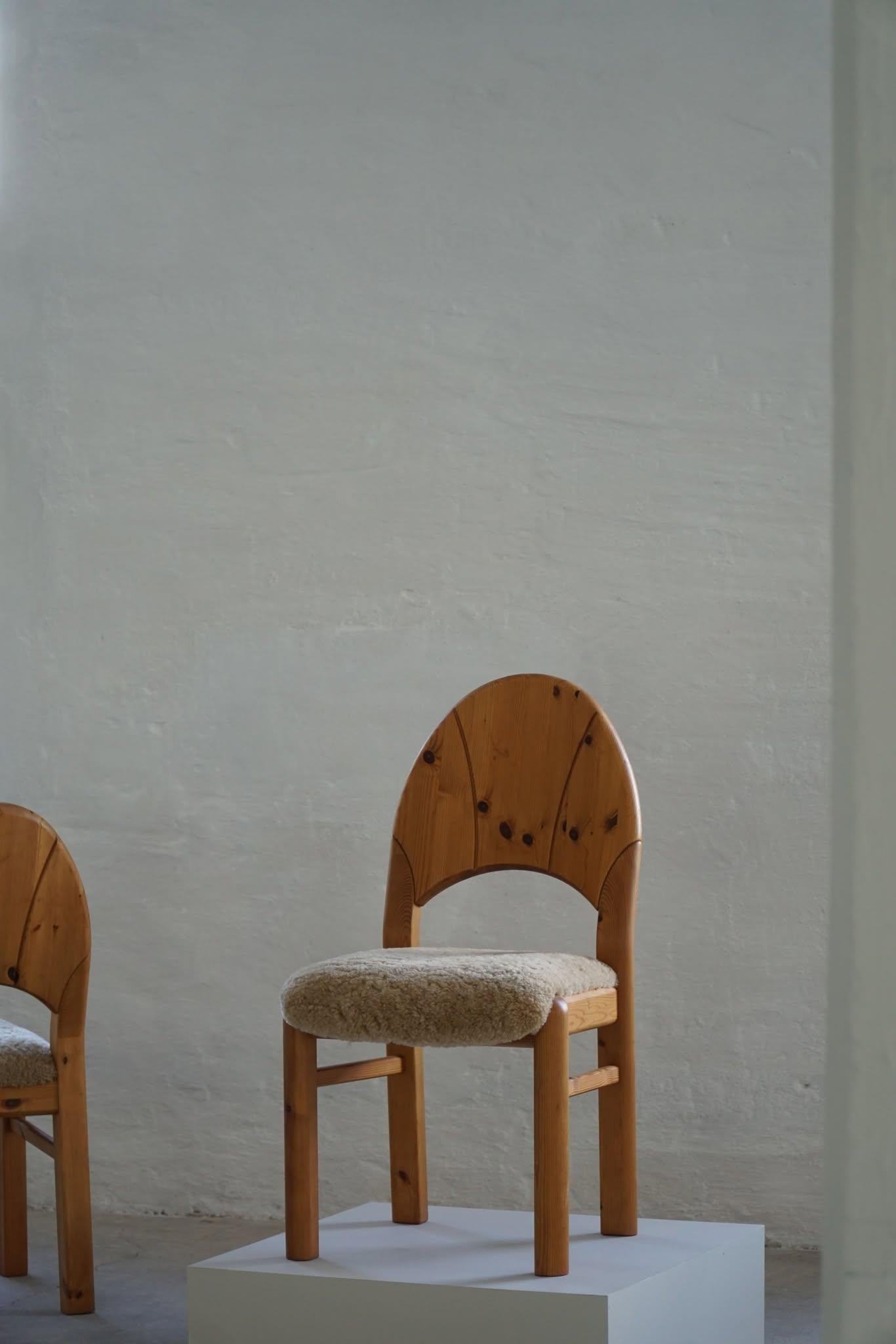 Mid-Century Modern Ensemble de 6 chaises sculpturales brutalistes danoises modernes en pin et laine d'agneau, 1970