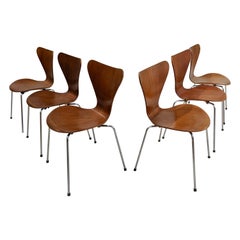 Ensemble de 6 chaises "Série 7" d'Arne Jacobsen pour Fritz Hansen