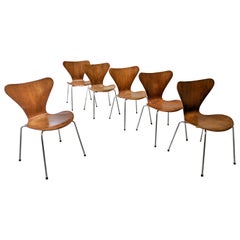 Ensemble de 6 chaises "Série 7" d'Arne Jacobsen pour Fritz HANSEN