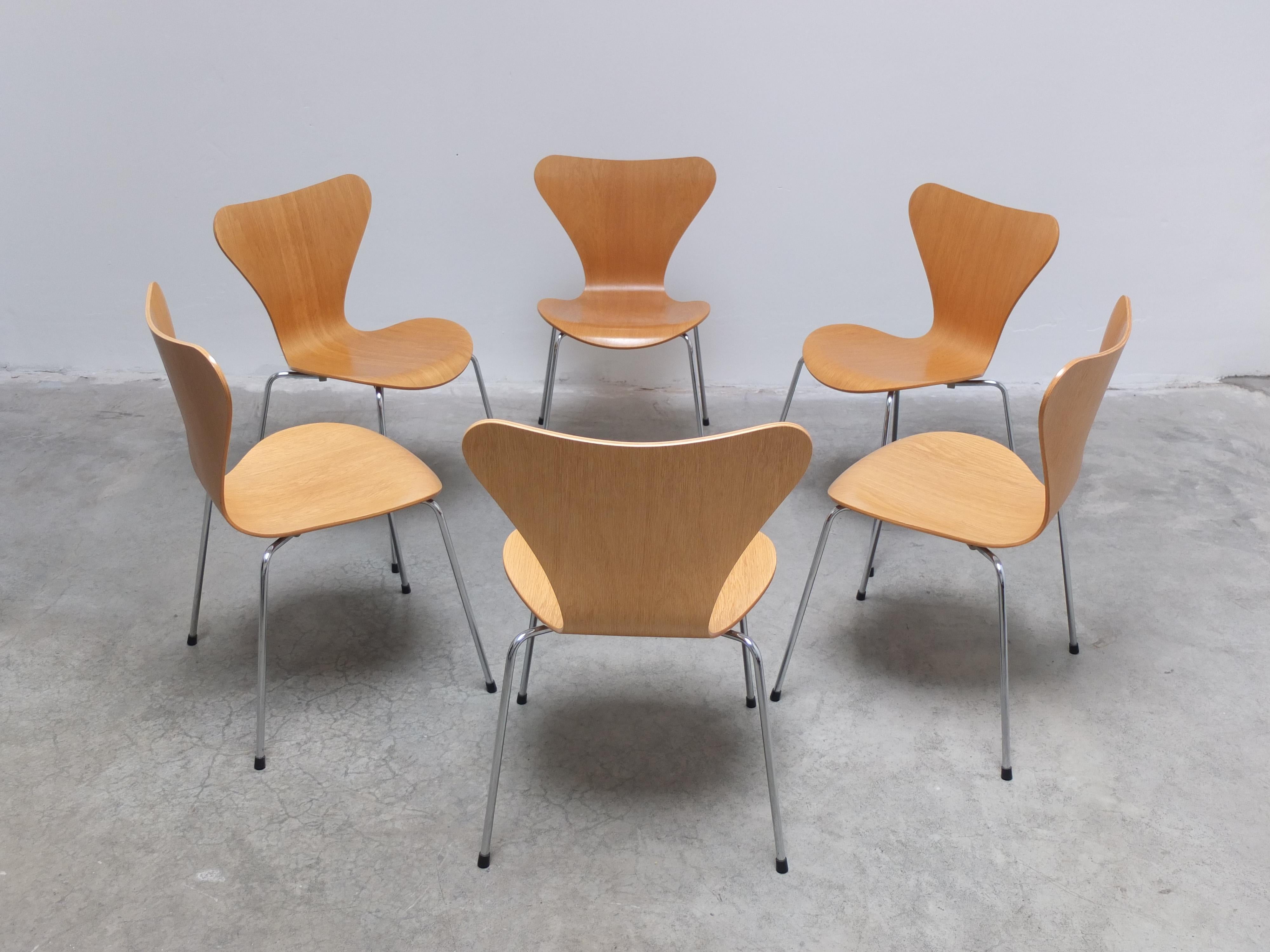 Set of 6 'Series 7' Chairs in Oak by Arne Jacobsen for Fritz Hansen, 1955 8