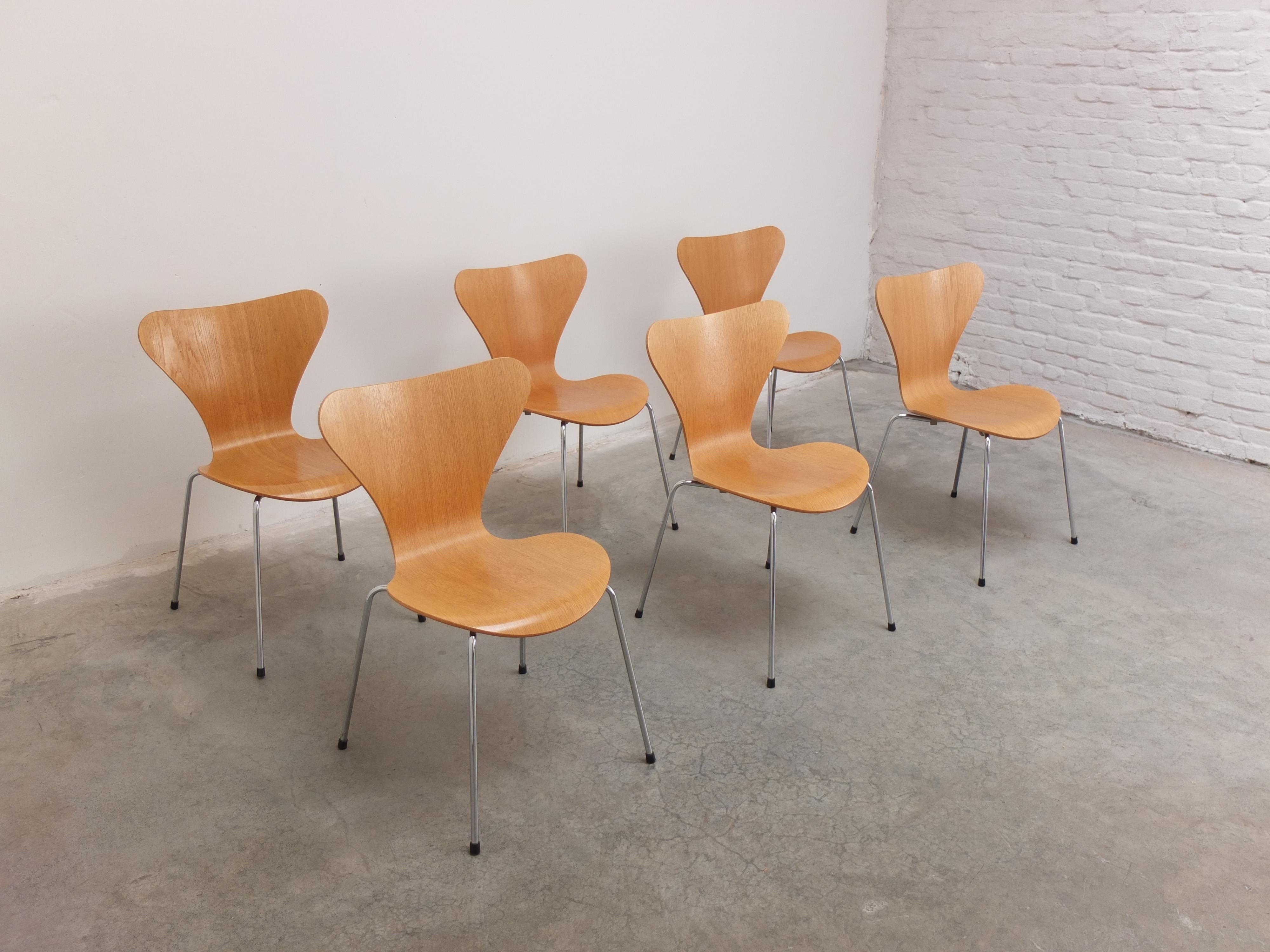 Scandinavian Modern Set of 6 'Series 7' Chairs in Oak by Arne Jacobsen for Fritz Hansen, 1955